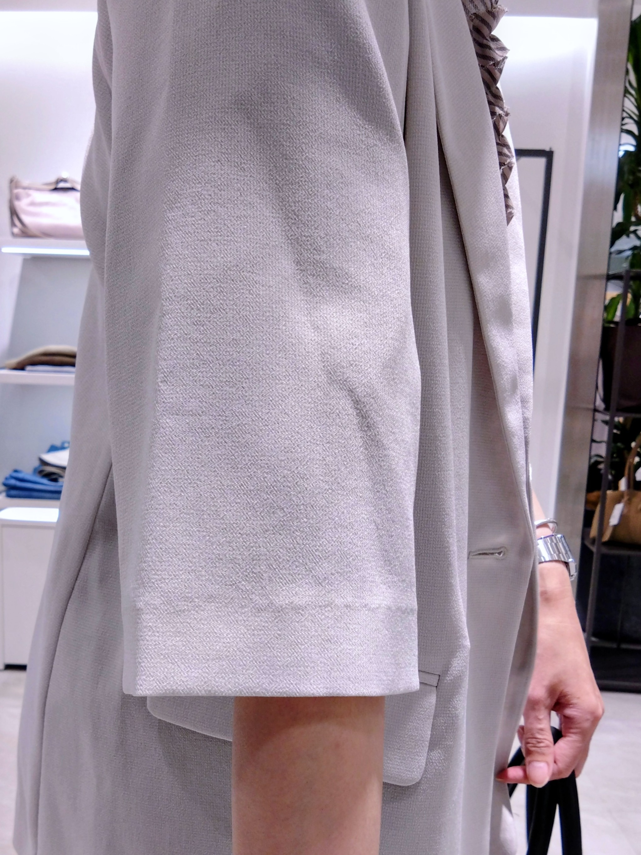 まちこさんの「UNTITLED｜【接触冷感/通気性/洗える】フロントフリルブラウス」を使ったコーディネート