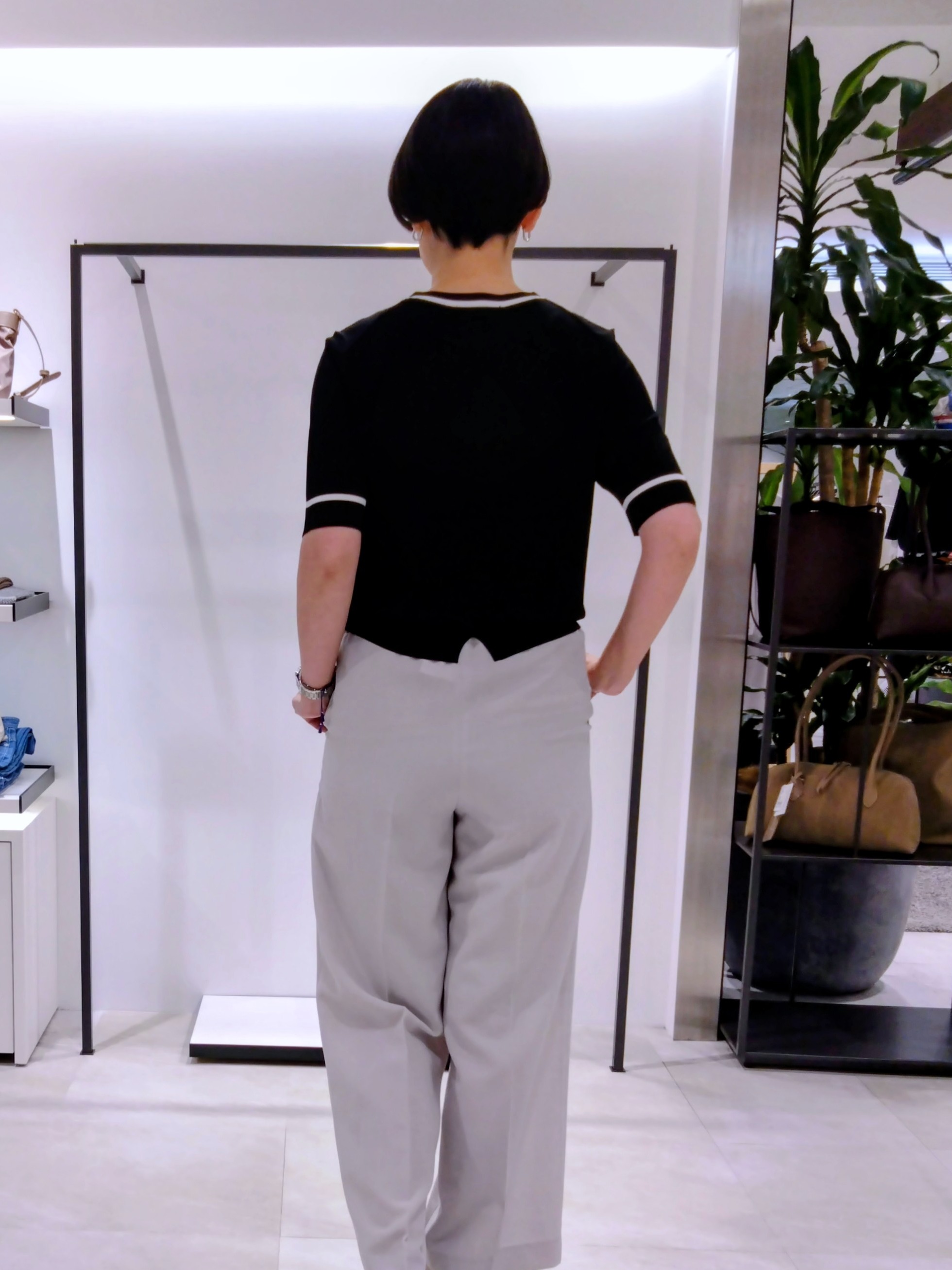 まちこさんの「UNTITLED｜【アンサンブル可能】コンパクトニットカーディガン」を使ったコーディネート