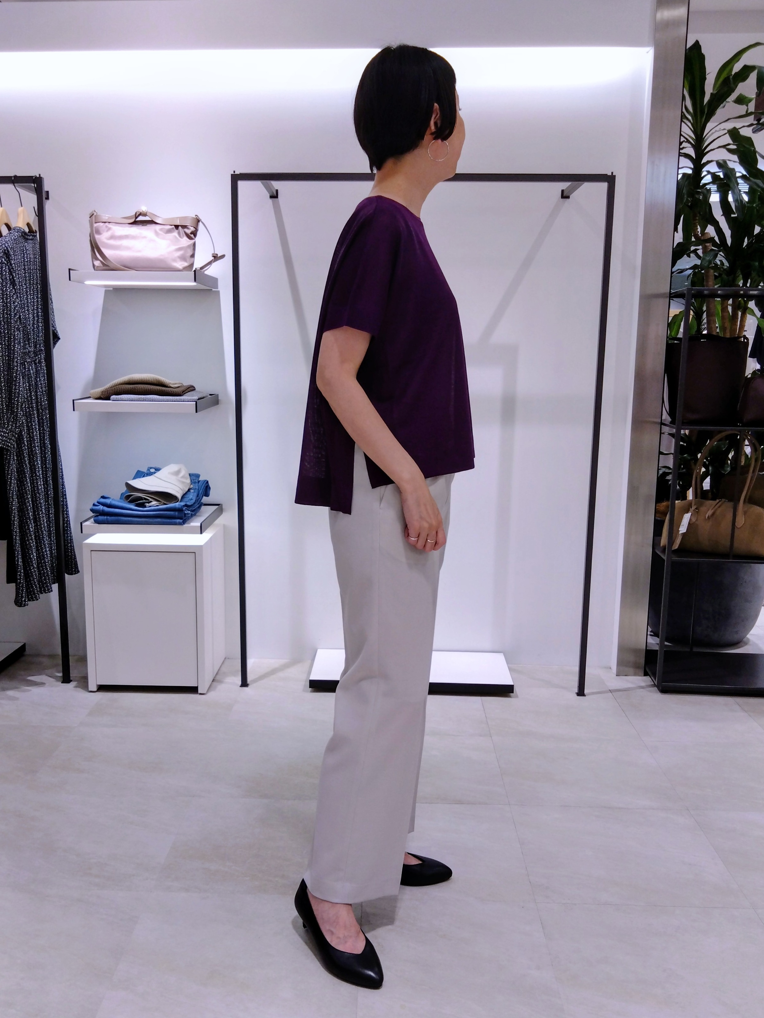 まちこさんの「UNTITLED｜【アンサンブル可/品のある透け感】Tシャツ風ニットトップス」を使ったコーディネート