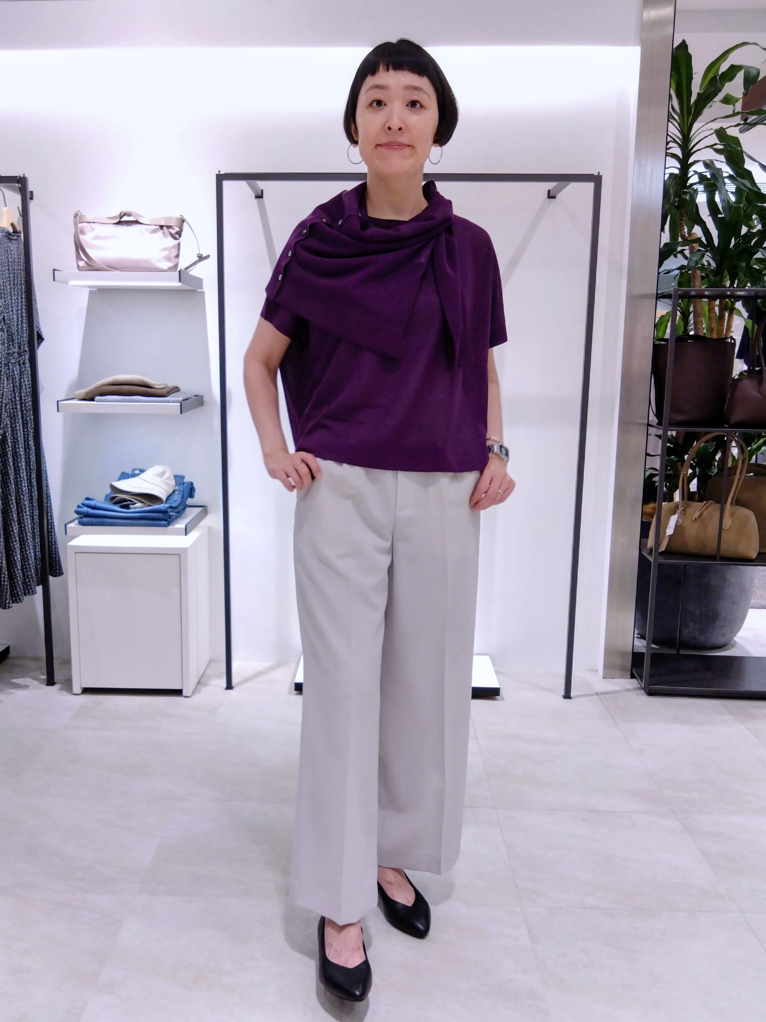 まちこさんの「UNTITLED｜【アンサンブル可/品のある透け感】Tシャツ風ニットトップス」を使ったコーディネート