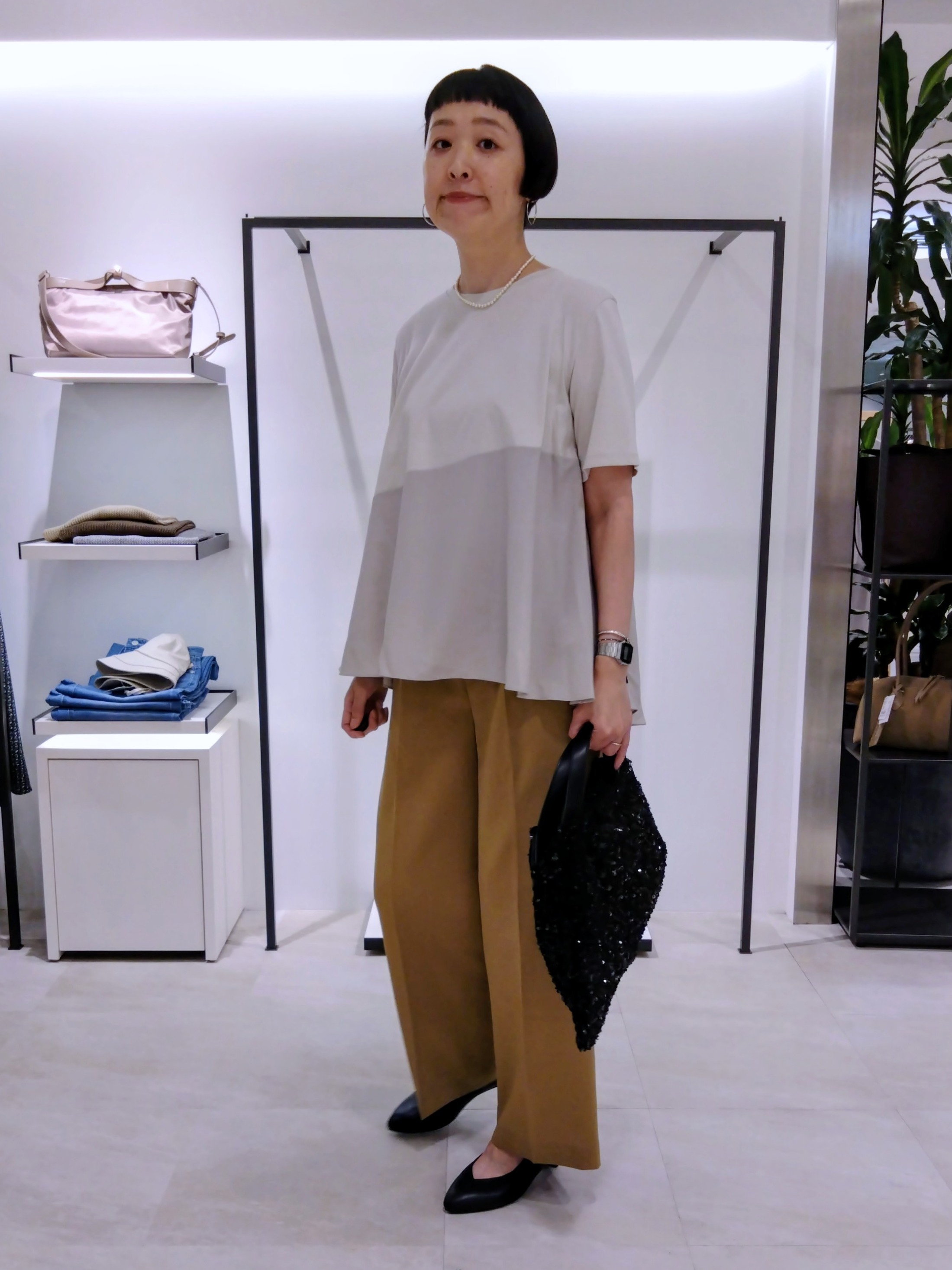 まちこさんの「UNTITLED｜異素材ドッキングプルオーバー」を使ったコーディネート