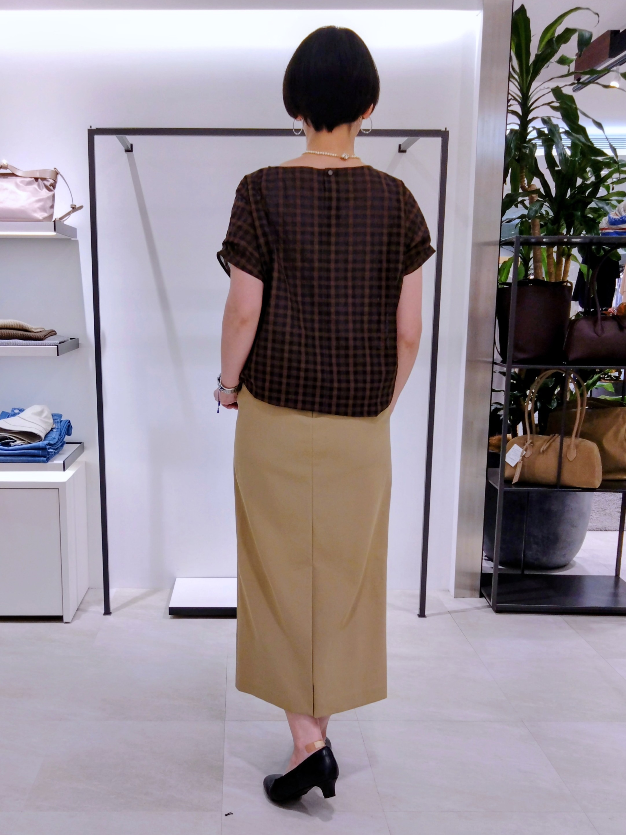 まちこさんの「UNTITLED｜シアーチェックブラウス」を使ったコーディネート