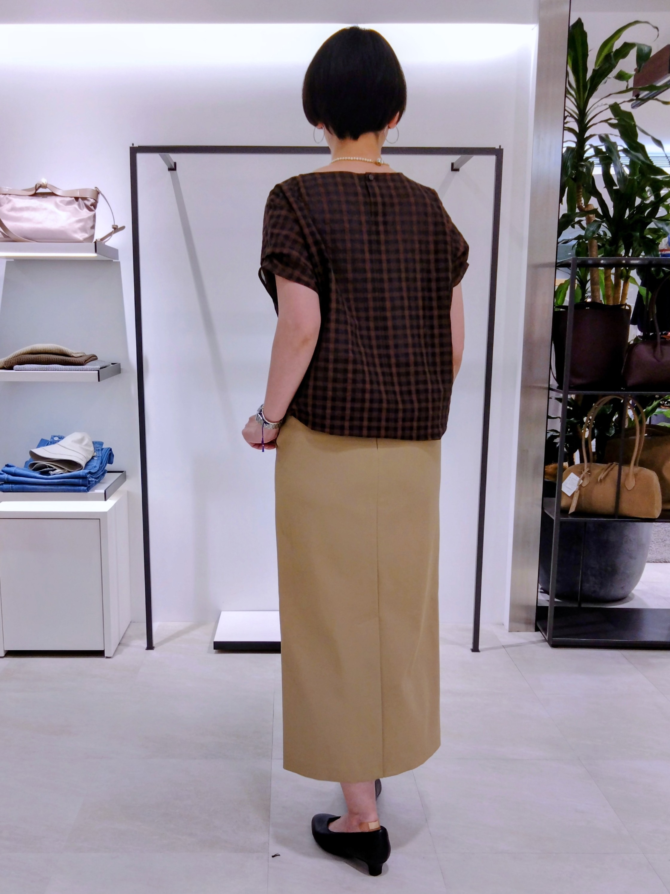 まちこさんの「UNTITLED｜シアーチェックブラウス」を使ったコーディネート