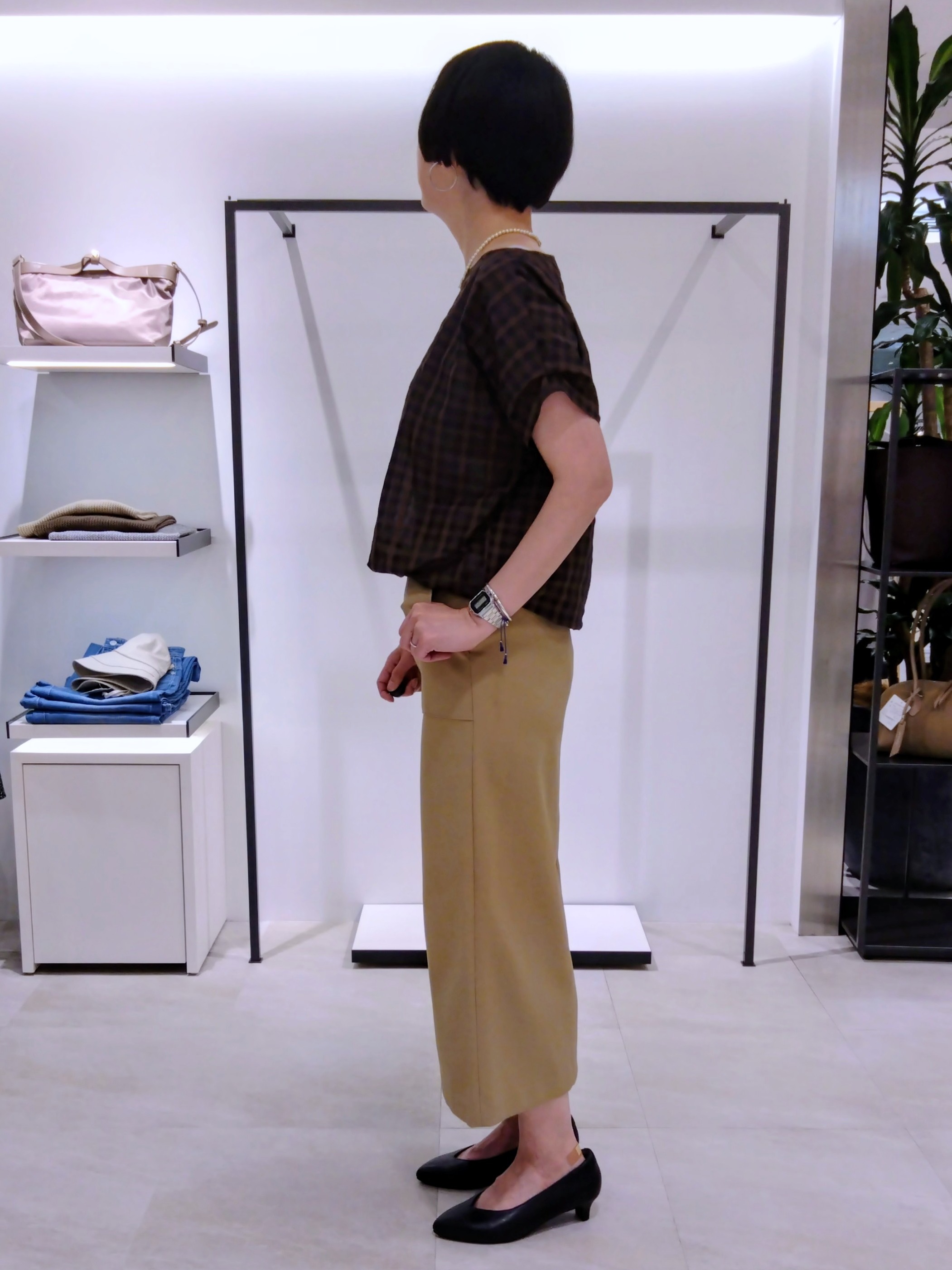 まちこさんの「UNTITLED｜シアーチェックブラウス」を使ったコーディネート