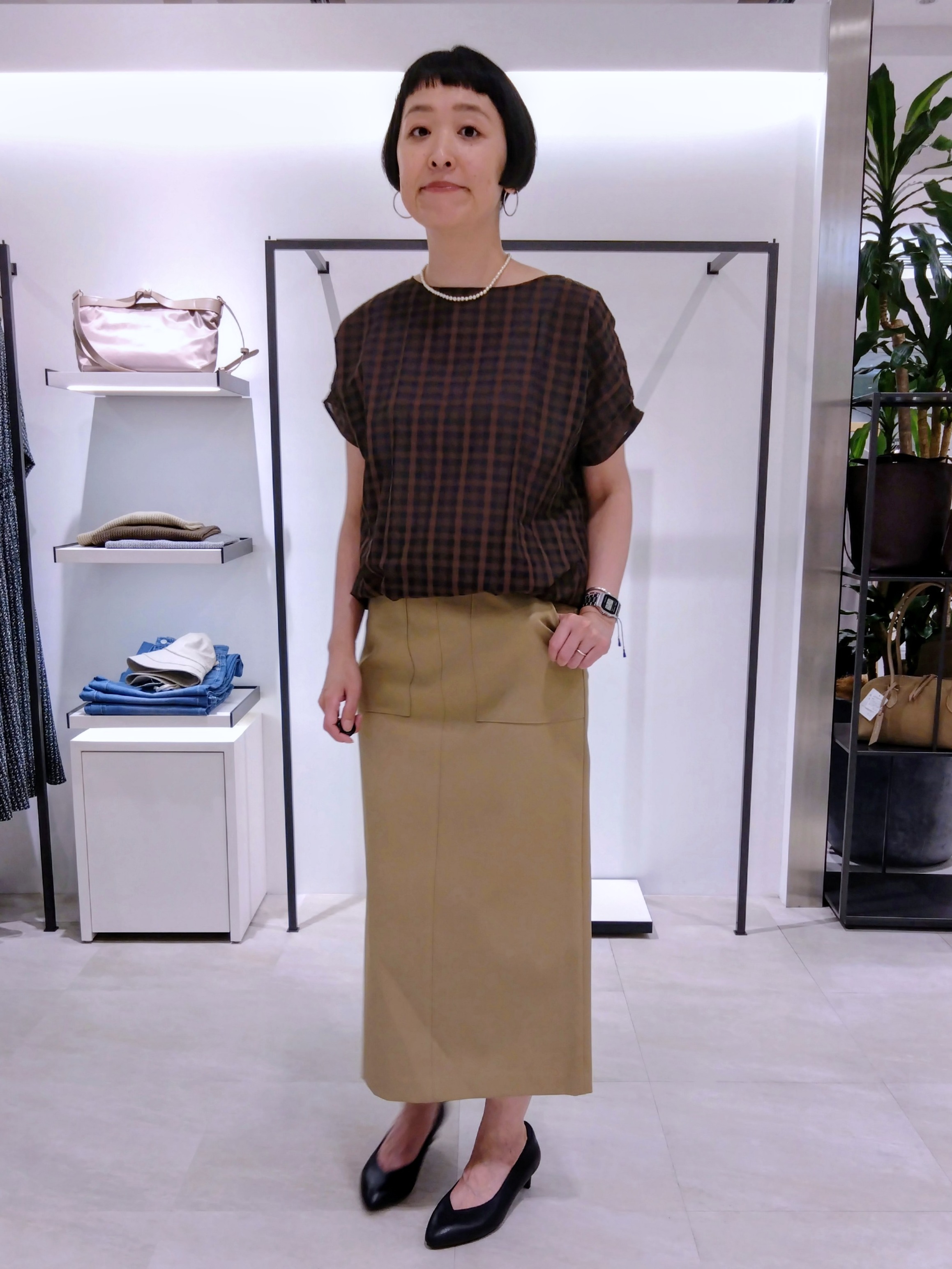 まちこさんの「UNTITLED｜シアーチェックブラウス」を使ったコーディネート