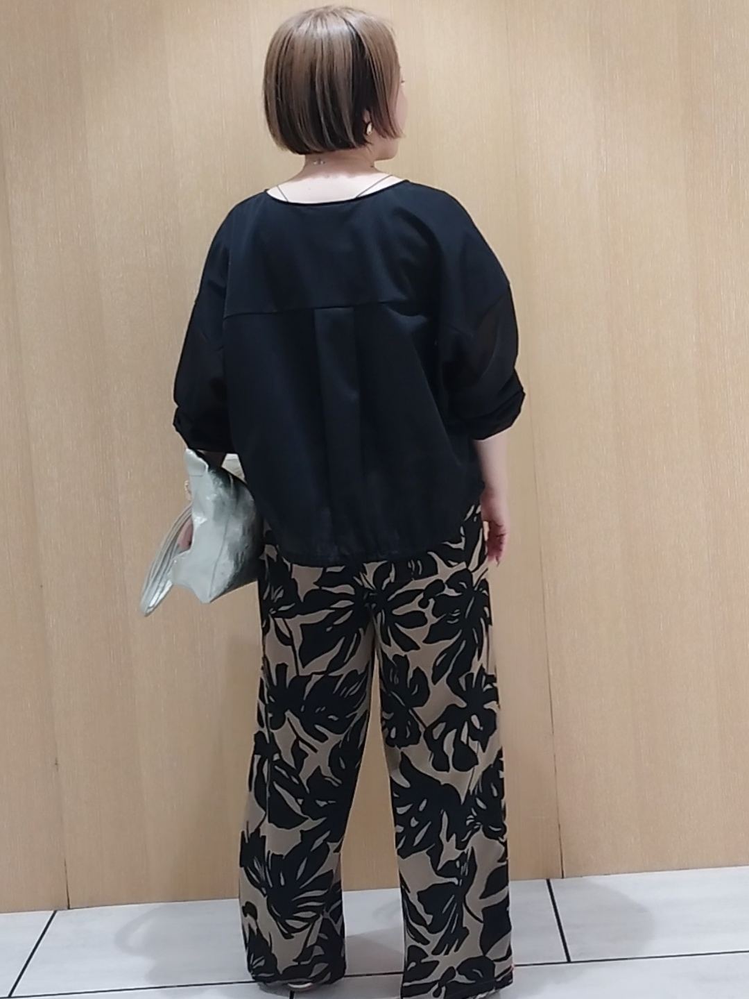 s u g iさんの「UNTITLED｜トリコットシアーブラウス」を使ったコーディネート