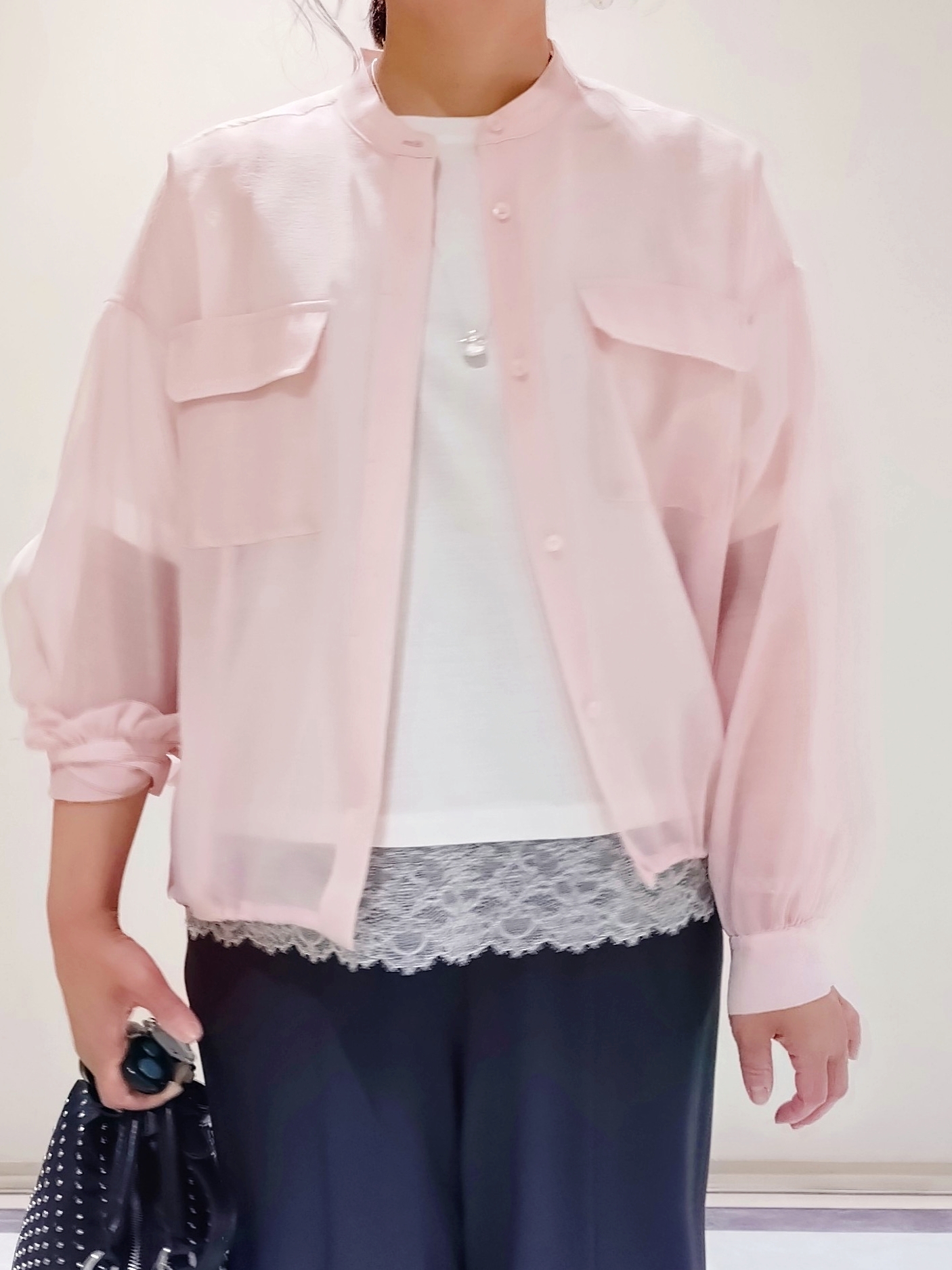 TOMOMIさんの「INDIVI｜【汗ジミ防止／接触冷感】裾レースドルマンTシャツ」を使ったコーディネート