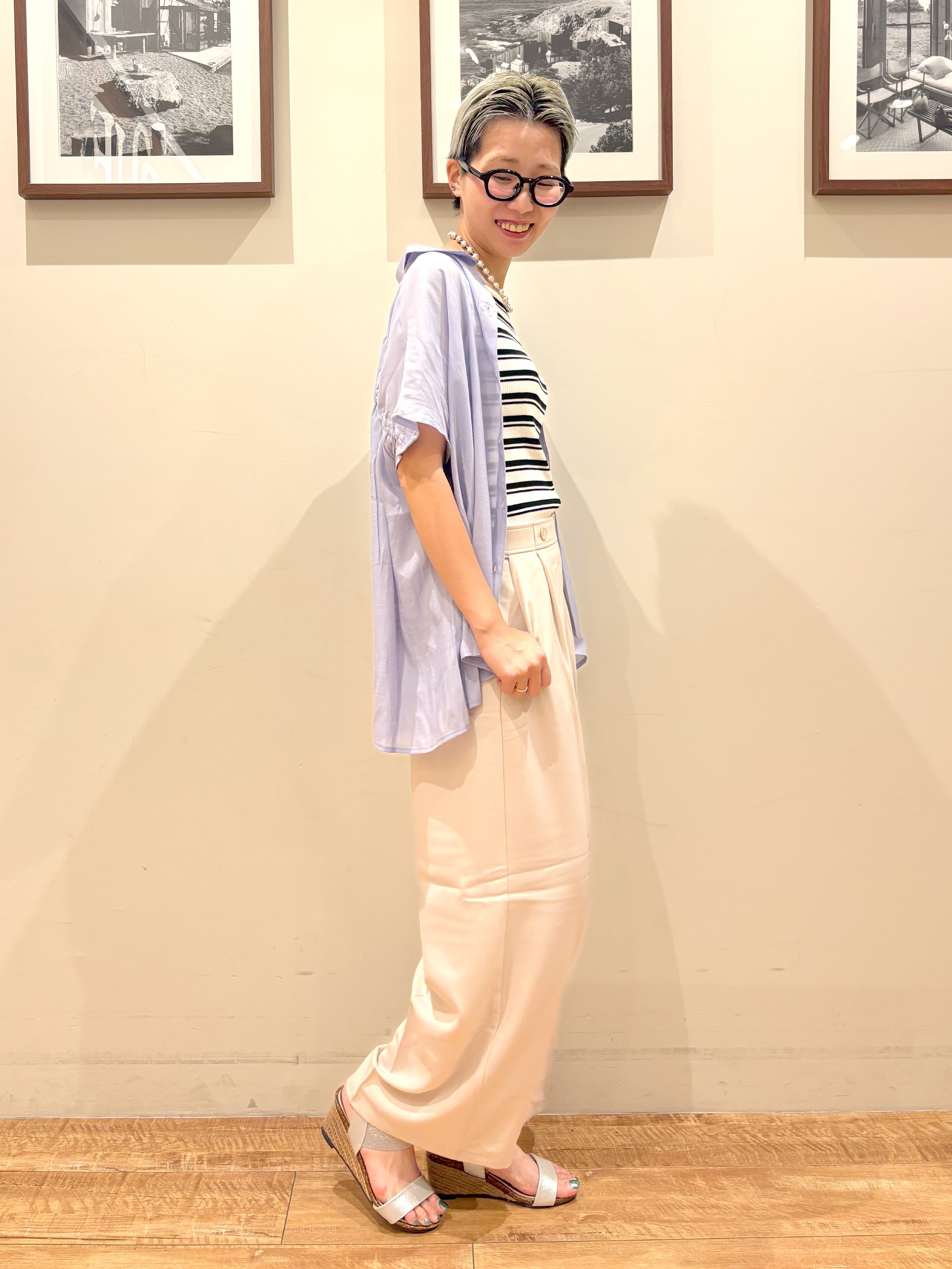 Ayumiさんの「SHOO･LA･RUE｜【ひんやり/UV】ほんのりシアーで上品な バックギャザーブラウス」を使ったコーディネート