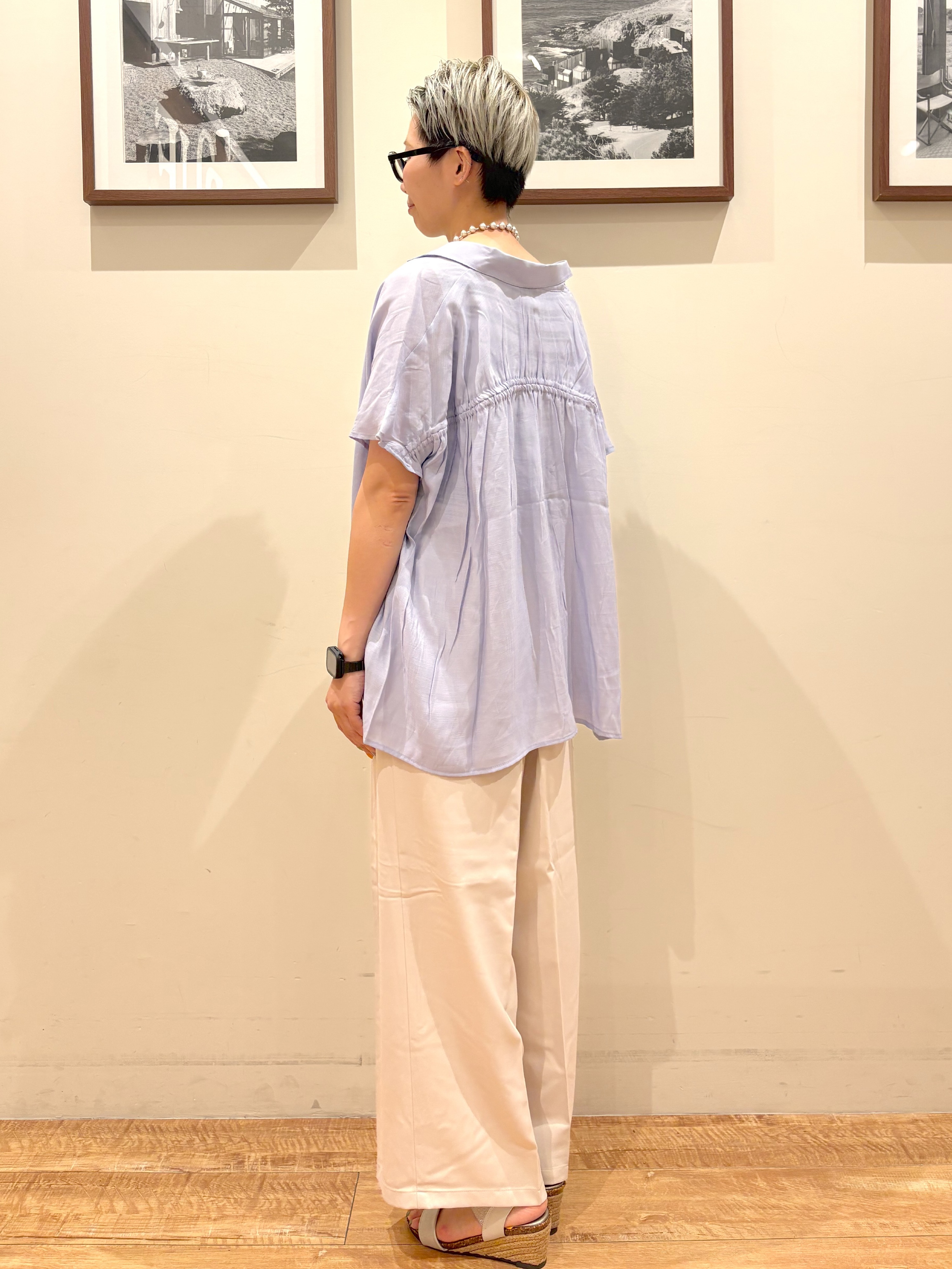 Ayumiさんの「SHOO･LA･RUE｜【ひんやり/UV】ほんのりシアーで上品な バックギャザーブラウス」を使ったコーディネート