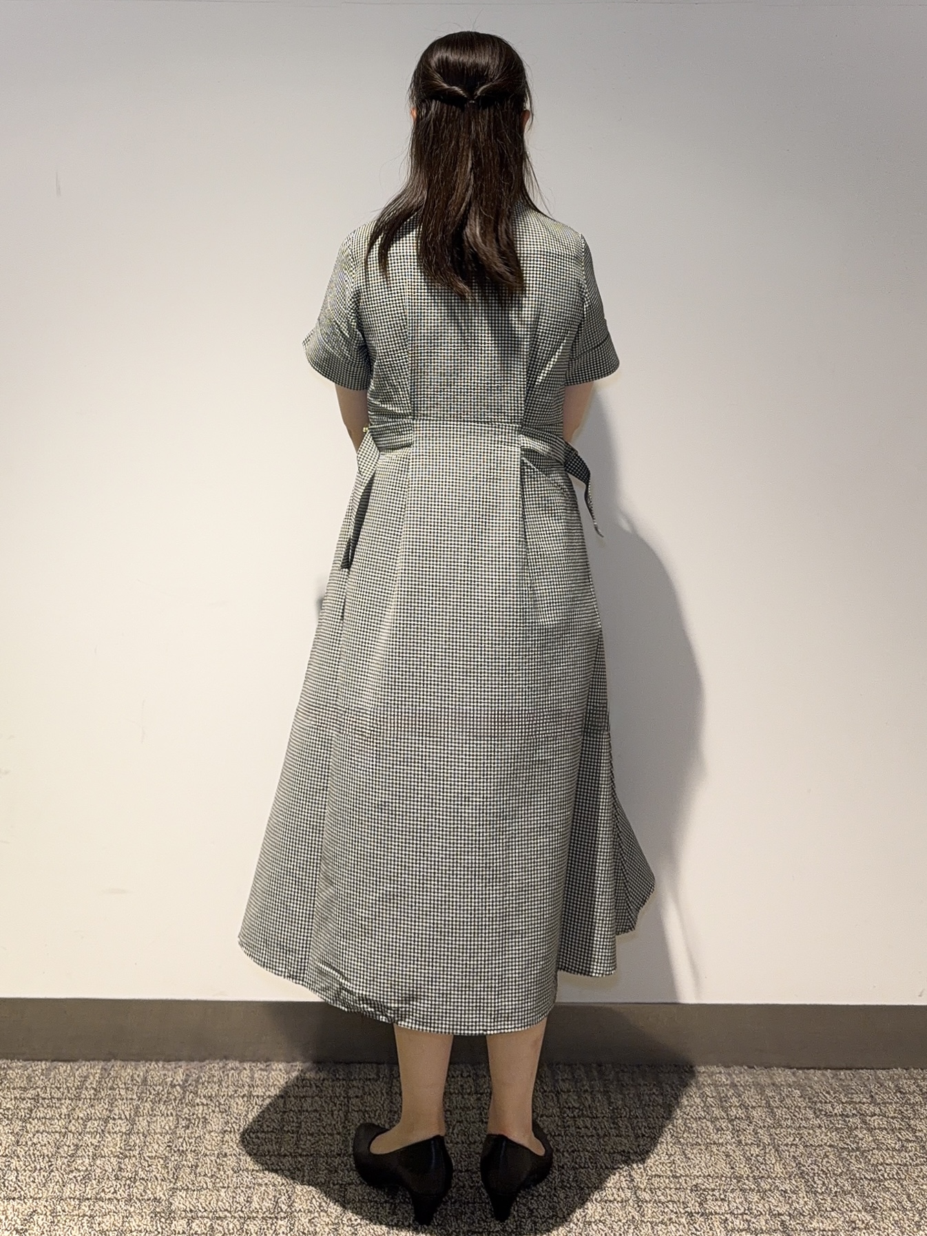 みーさんの「grove｜【低身長さんも選べる着丈/UV・シワになりにくいetc】涼やかさも、きちんとも叶うワンピース」を使ったコーディネート