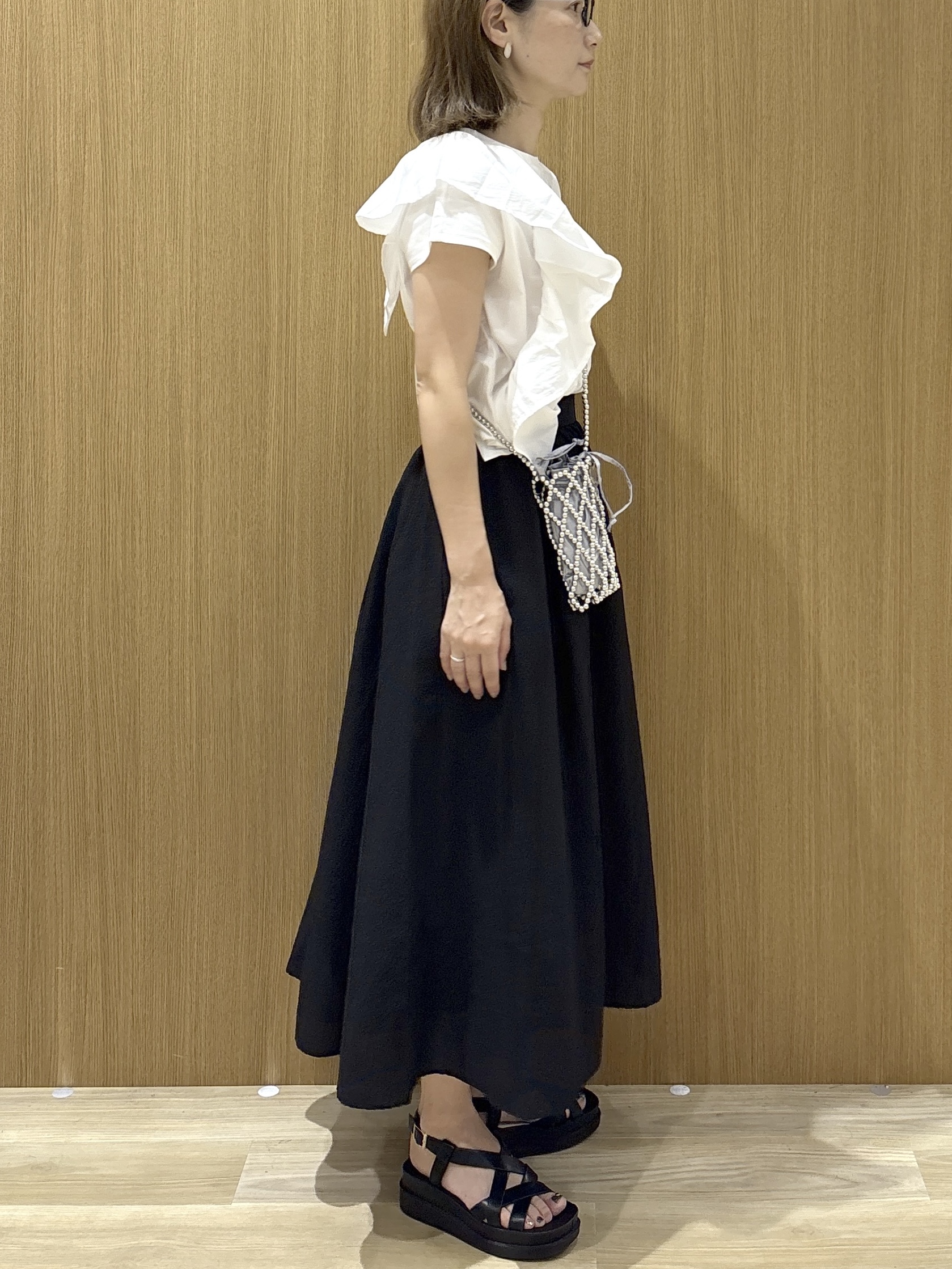 たけねぇさんの「OPAQUE.CLIP｜【UVケア／接触冷感】アシメフリルドッキングカットソー《洗濯機OK》」を使ったコーディネート