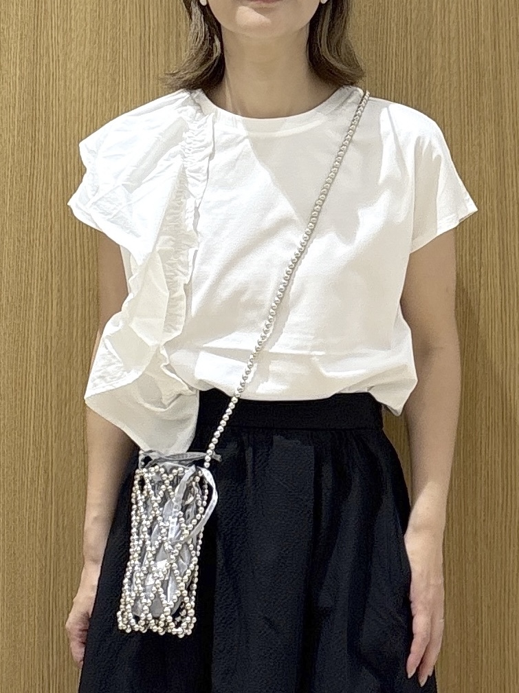 たけねぇさんの「OPAQUE.CLIP｜【UVケア／接触冷感】アシメフリルドッキングカットソー《洗濯機OK》」を使ったコーディネート