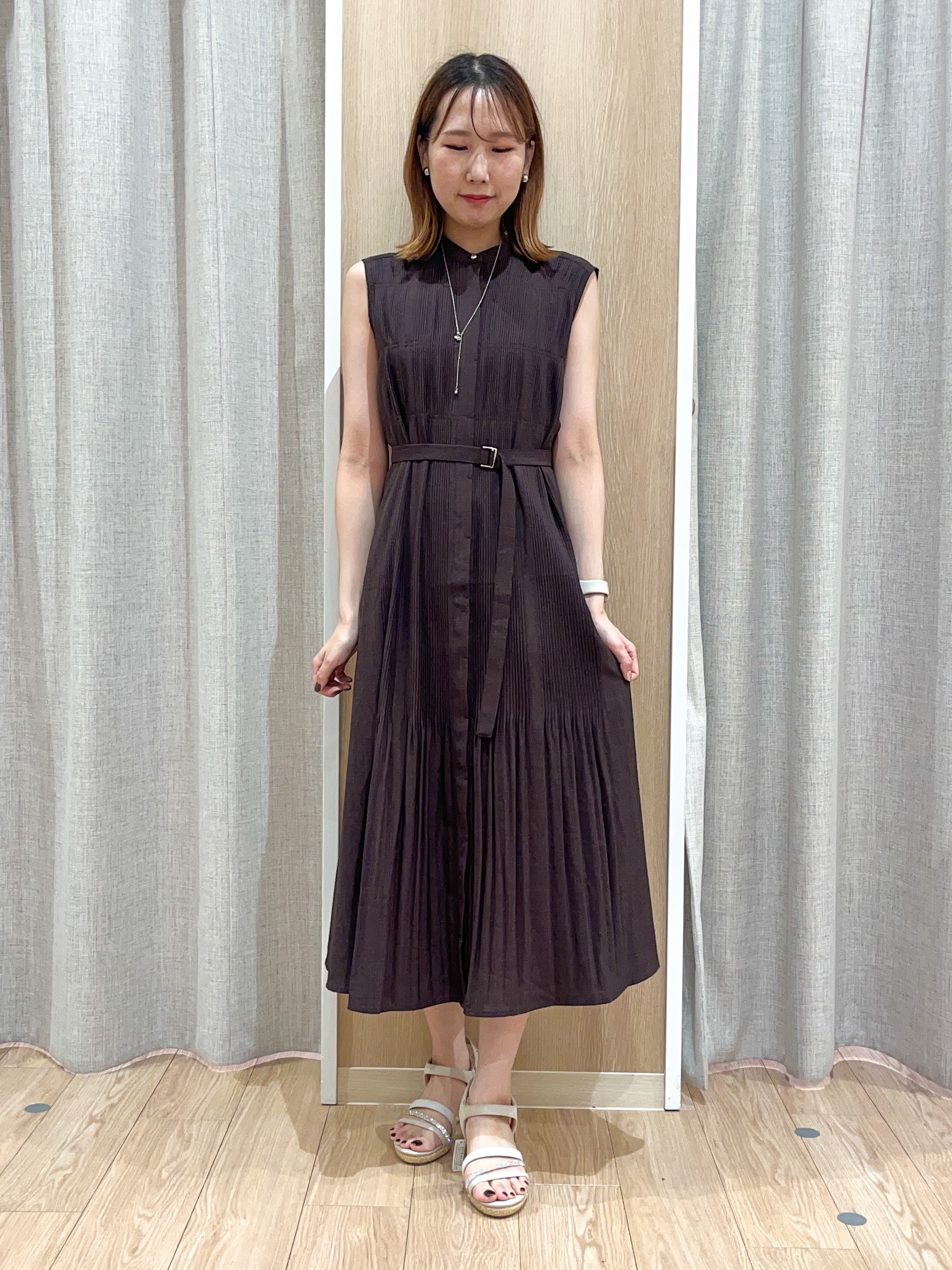 みーちゃんさんの「grove｜【低身長さんも選べる着丈・洗濯機◎】プリーツベルトワンピース」を使ったコーディネート