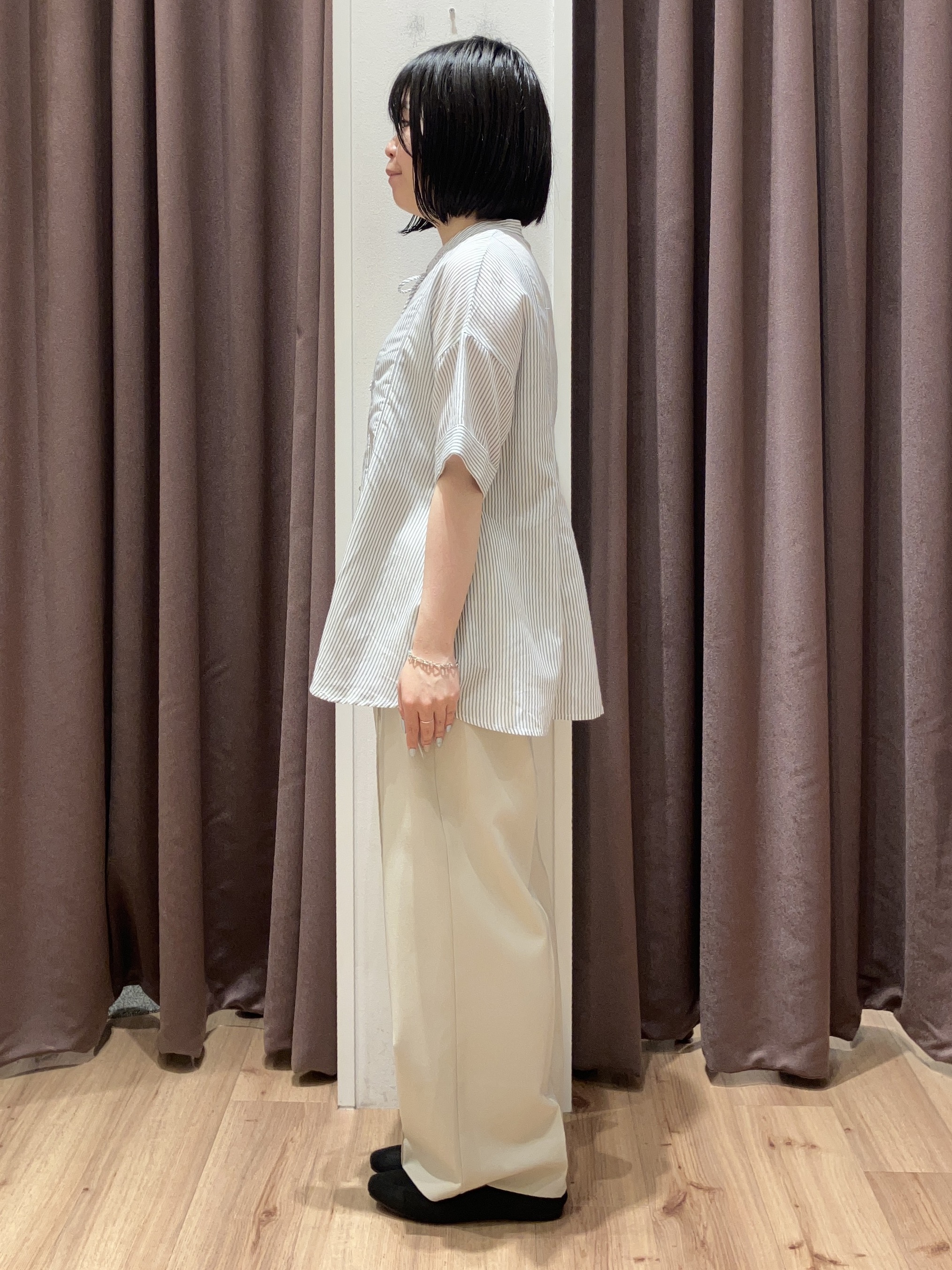 みちゃさんの「grove｜【洗濯機OK・ひんやり】さらっと軽やか、夏のフレアシャツ」を使ったコーディネート
