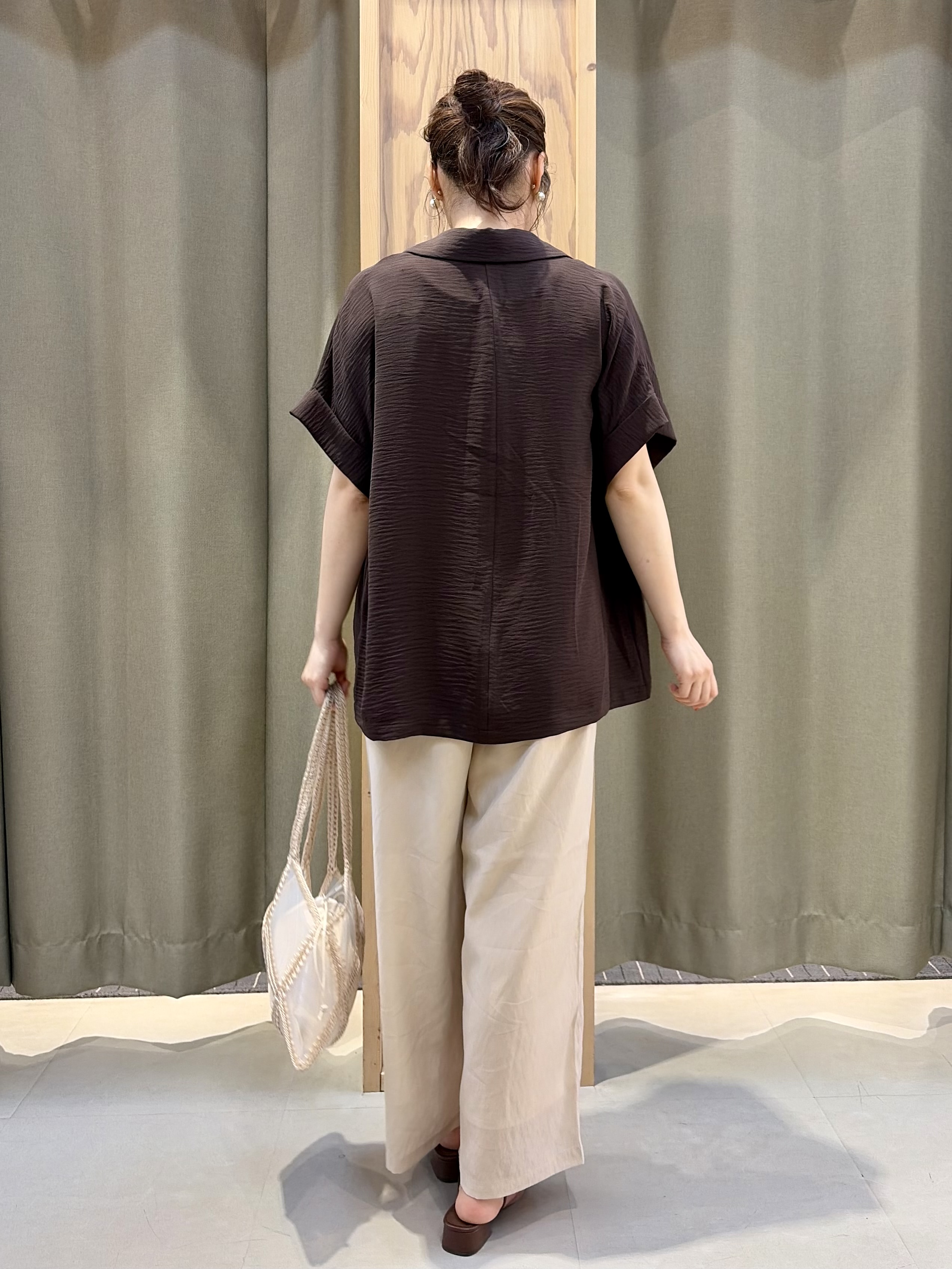 ころさんの「THE SHOP TK｜【ひんやり/吸水速乾/UV/防しわ】ON/OFFどちらにも 軽やか半袖ジャケット」を使ったコーディネート
