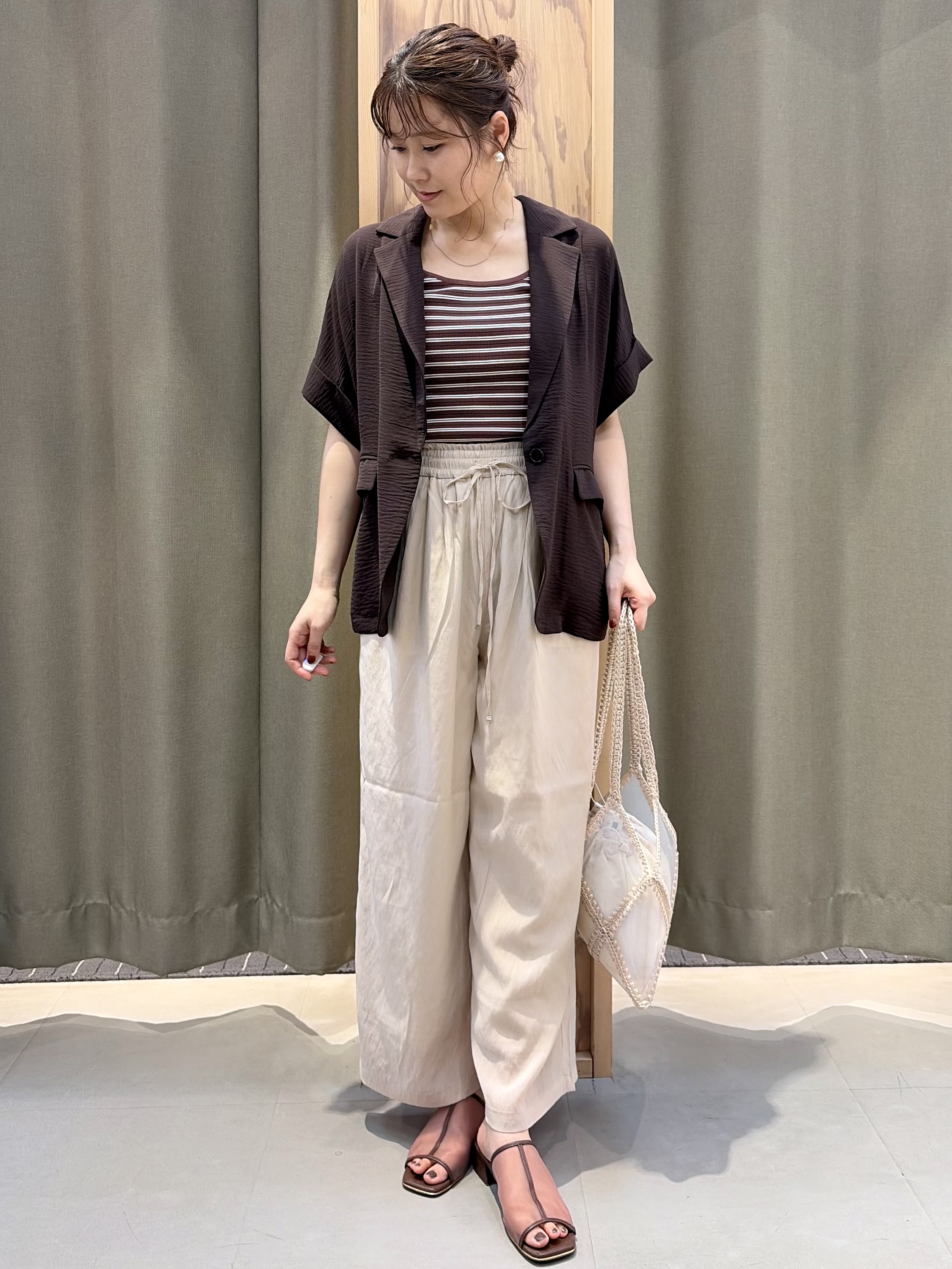 ころさんの「THE SHOP TK｜【ひんやり/吸水速乾/UV/防しわ】ON/OFFどちらにも 軽やか半袖ジャケット」を使ったコーディネート