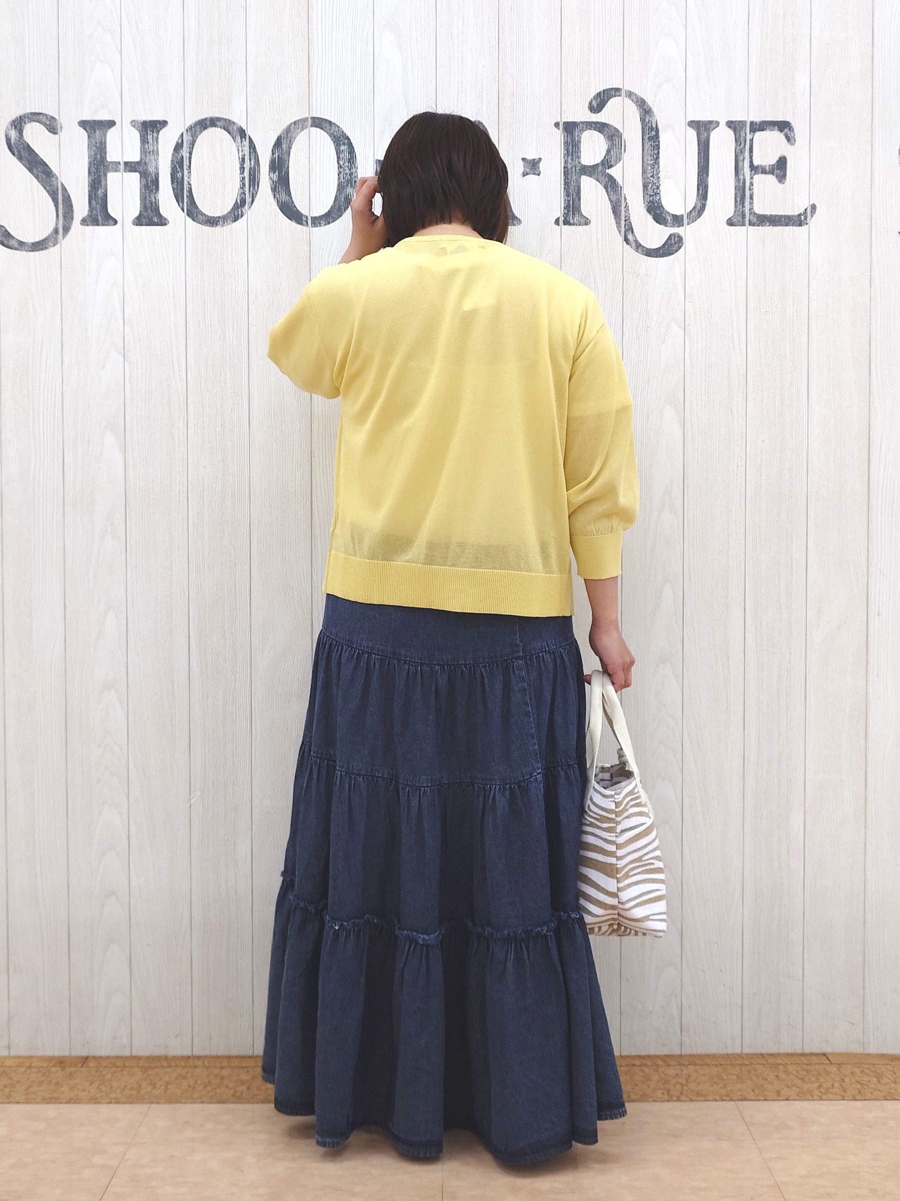 とろろさんの「SHOO･LA･RUE｜【ひんやり/洗濯機可/S-LL】程よいVネックですっきり魅せる ジップアップ 7分袖シアーカーディガ」を使ったコーディネート