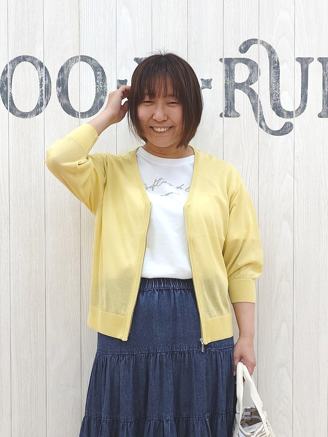 とろろさんの「SHOO･LA･RUE｜【ひんやり/洗濯機可/S-LL】程よいVネックですっきり魅せる ジップアップ 7分袖シアーカーディガ」を使ったコーディネート