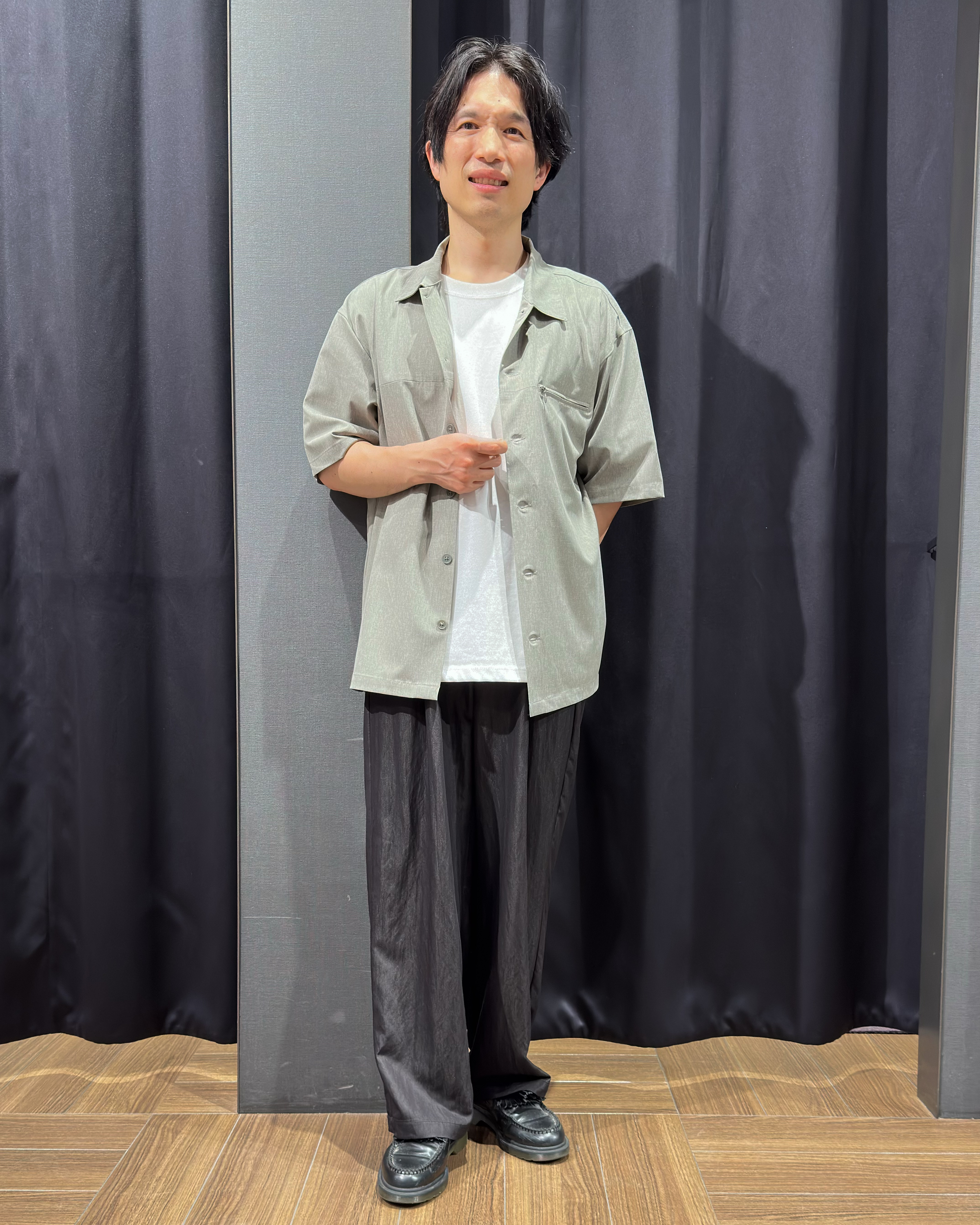 tomoyaさんの「THE SHOP TK｜【吸水速乾／接触冷感／防シワ／マシンウォッシャブル】ハイドロクール 半袖シャツ」を使ったコーディネート