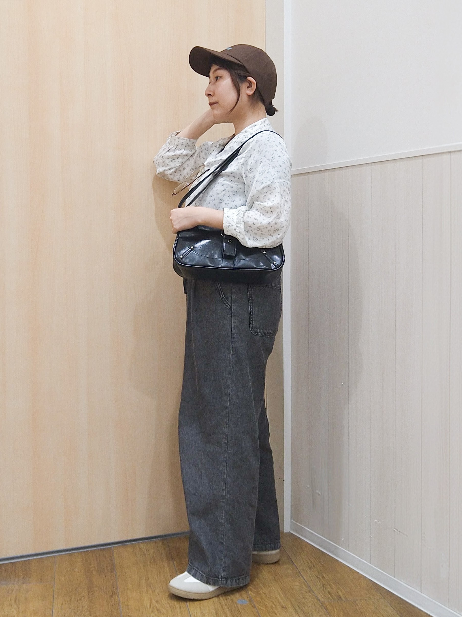 たぐちゃんさんの「SHOO･LA･RUE｜【S-LL/7分袖】首元をすっきり魅せる　大人の上品サテンブラウス」を使ったコーディネート