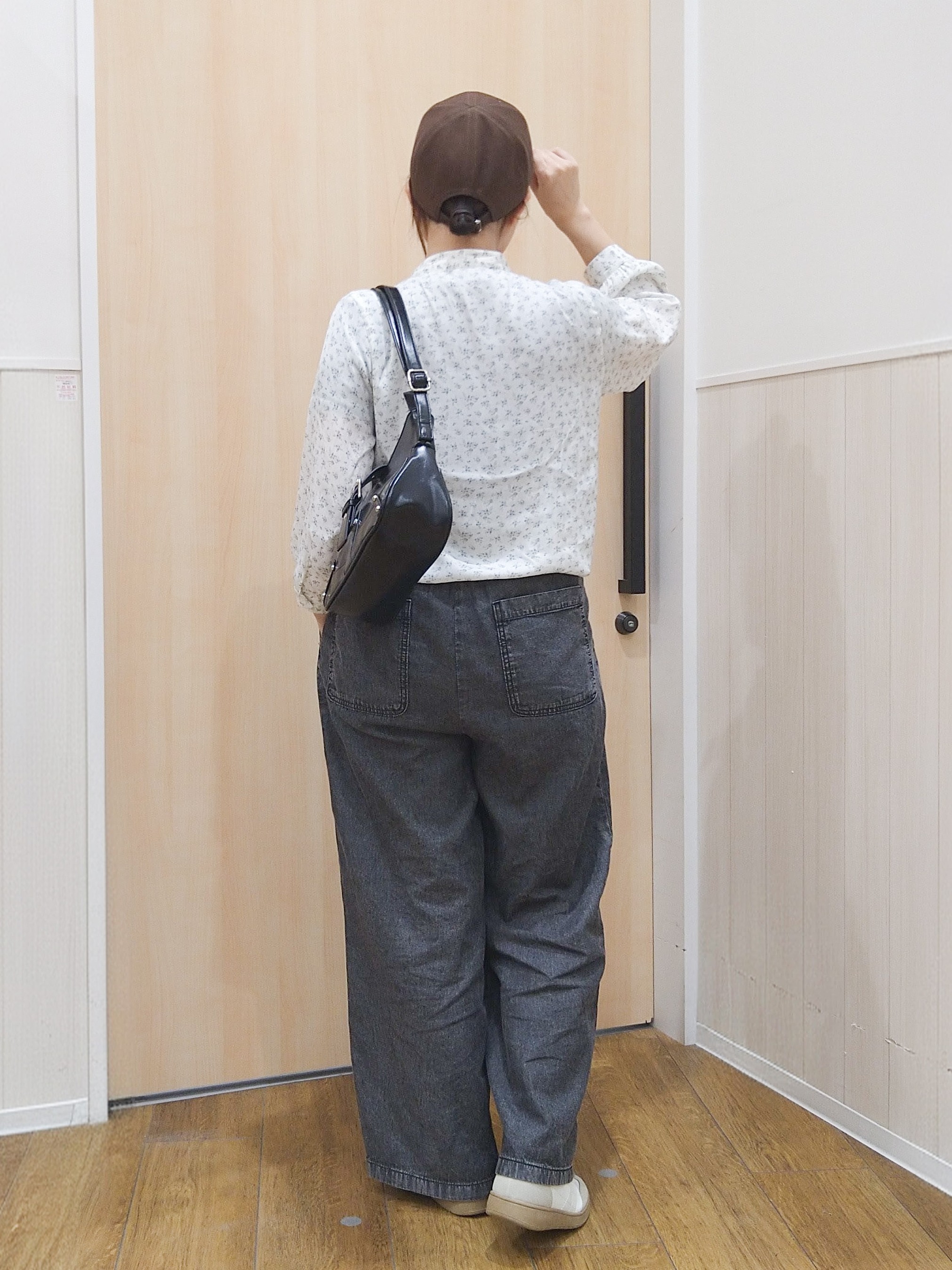 たぐちゃんさんの「SHOO･LA･RUE｜【S-LL/7分袖】首元をすっきり魅せる　大人の上品サテンブラウス」を使ったコーディネート