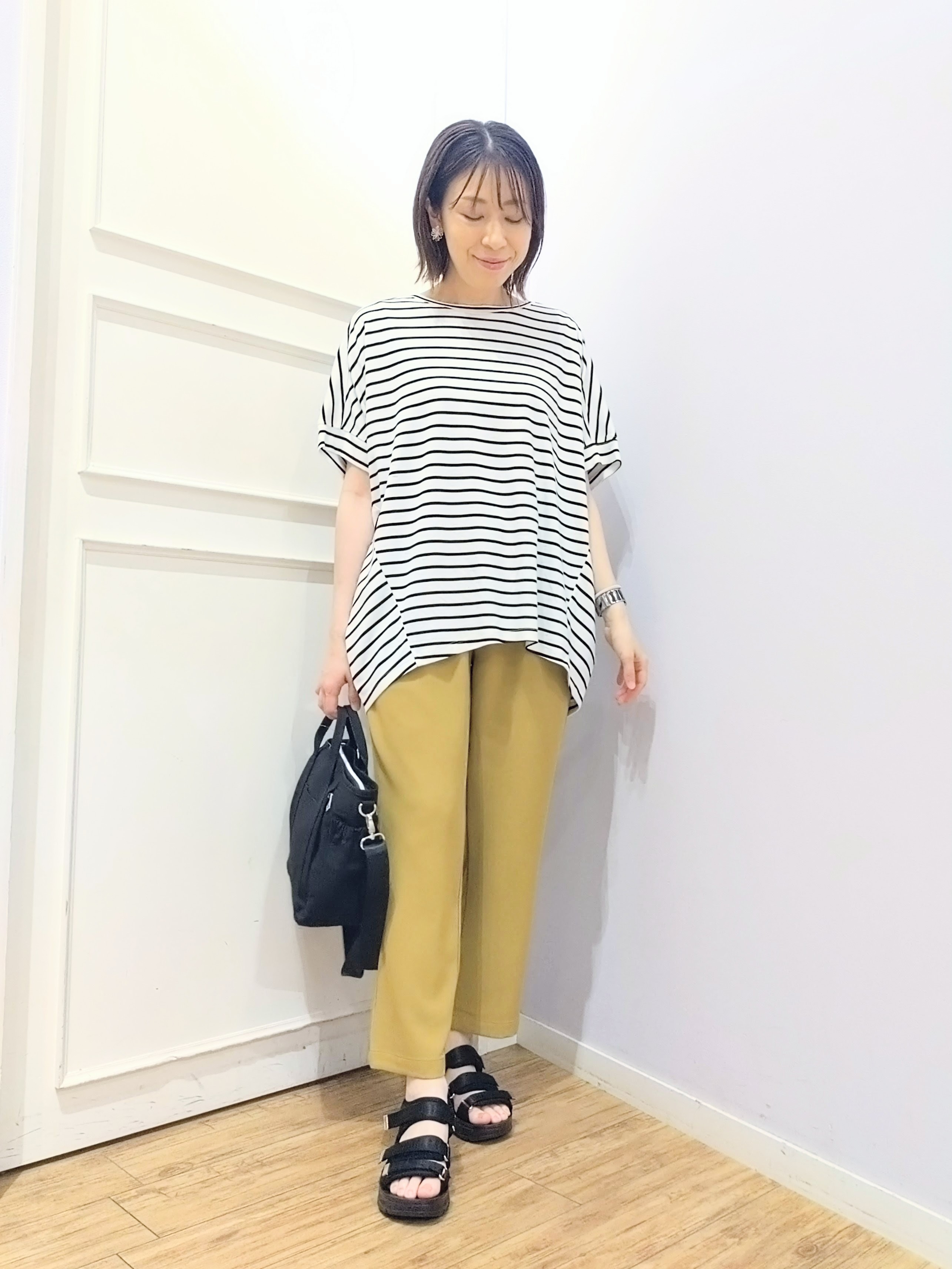 miomioさんの「SHOO･LA･RUE｜【洗濯機可/体型カバー】程よい透け感の ゆるシルエットシア―シャツ」を使ったコーディネート
