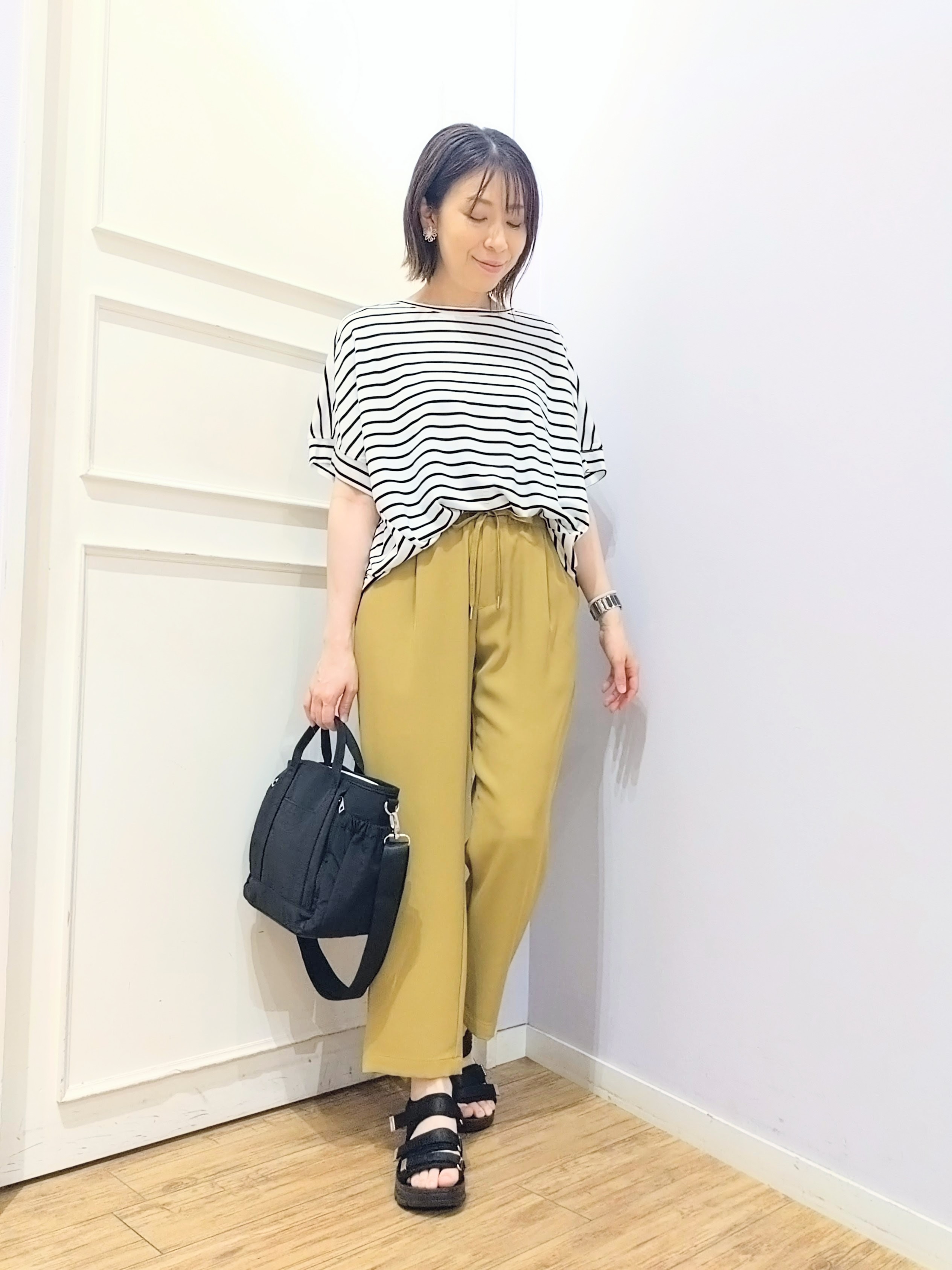 miomioさんの「SHOO･LA･RUE｜【洗濯機可/体型カバー】程よい透け感の ゆるシルエットシア―シャツ」を使ったコーディネート