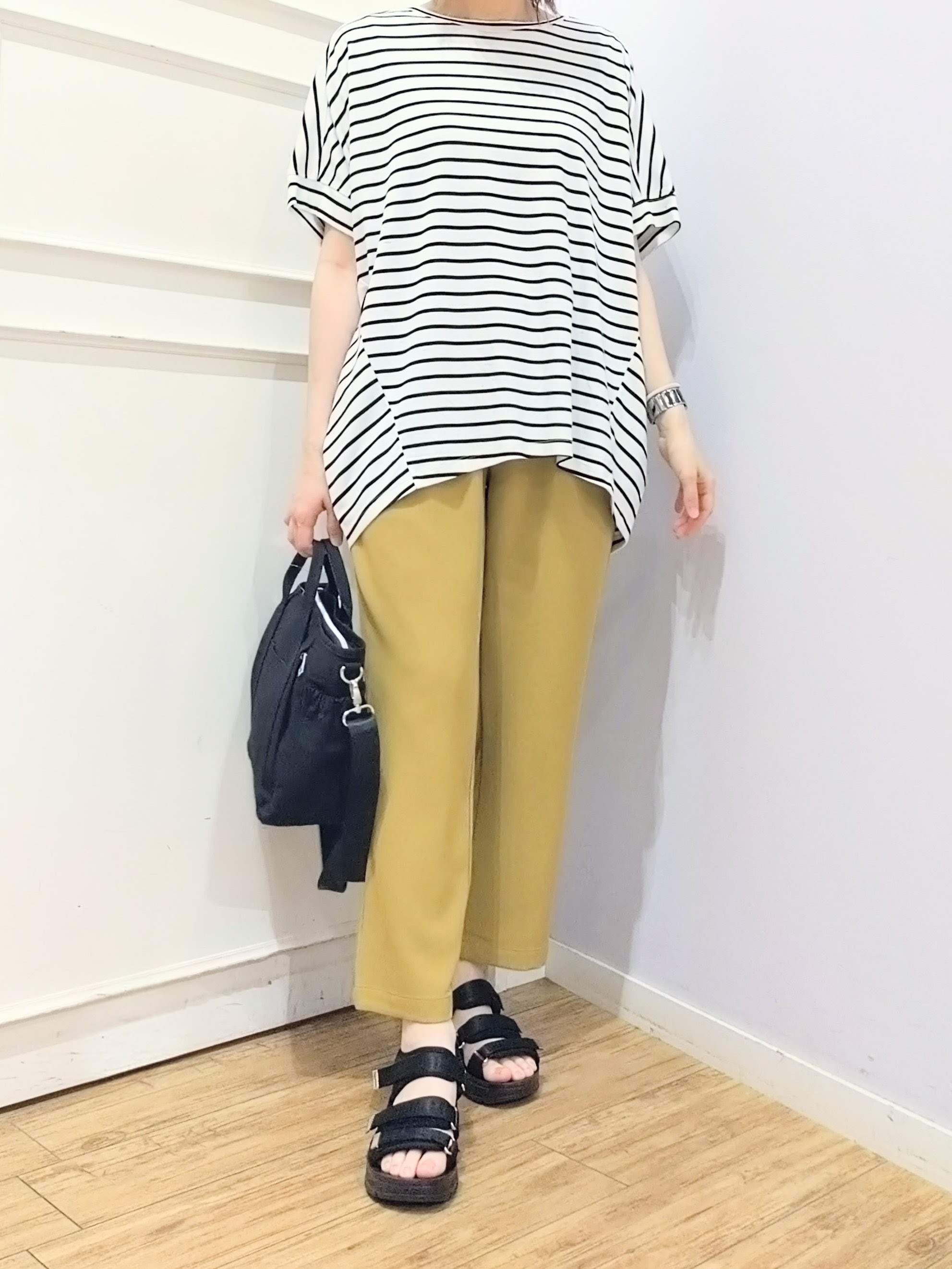 miomioさんの「SHOO･LA･RUE｜【洗濯機可/体型カバー】程よい透け感の ゆるシルエットシア―シャツ」を使ったコーディネート
