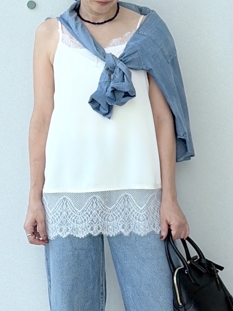 yoshikadoさんの「DRESSTERIOR｜【涼しく着映え】シアーデニムシャツ」を使ったコーディネート