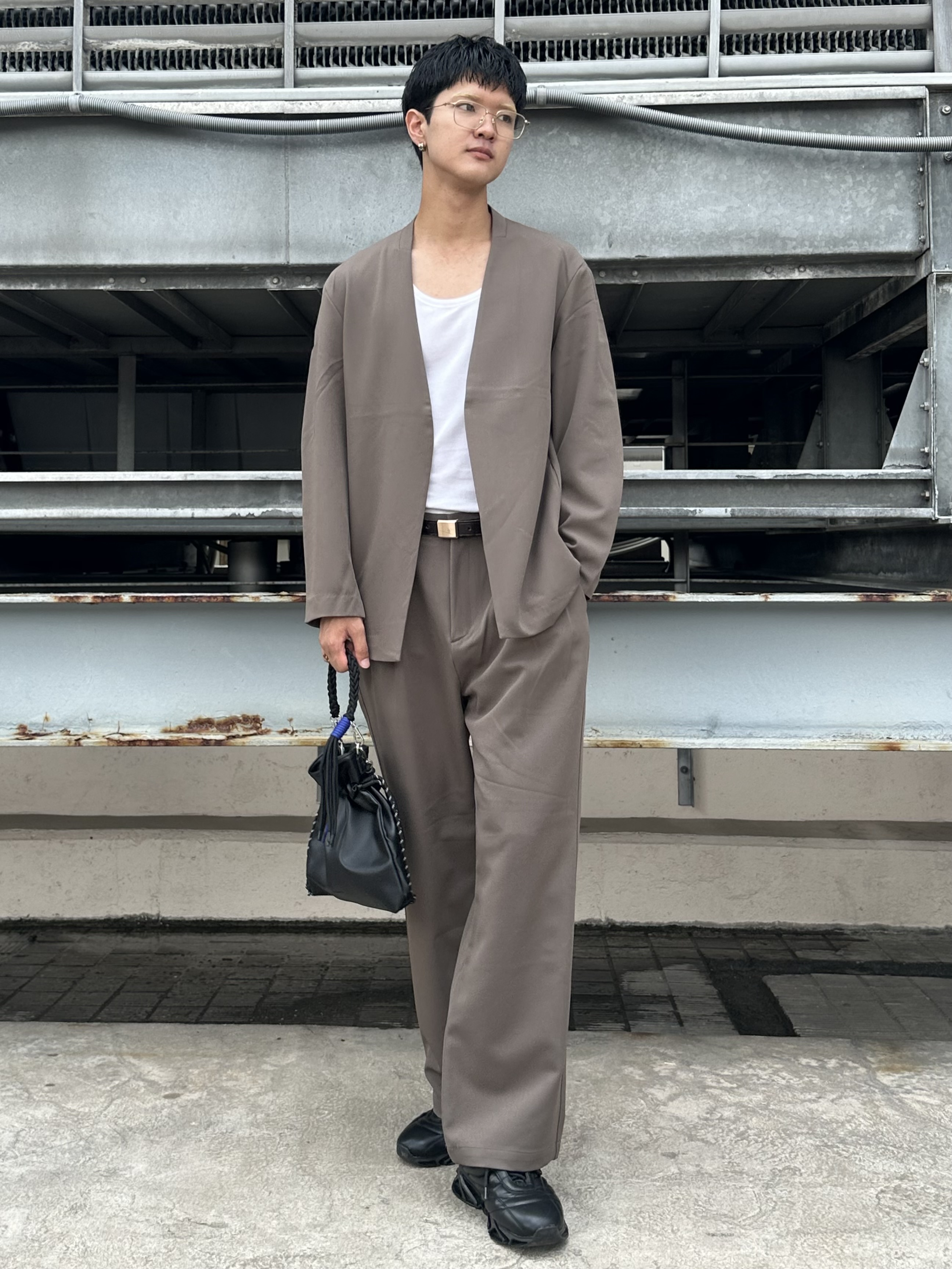 KOHEIさんの「tk.TAKEO KIKUCHI｜【360度ストレッチ】smart shiftシリーズ バレルシルエットパンツ」を使ったコーディネート