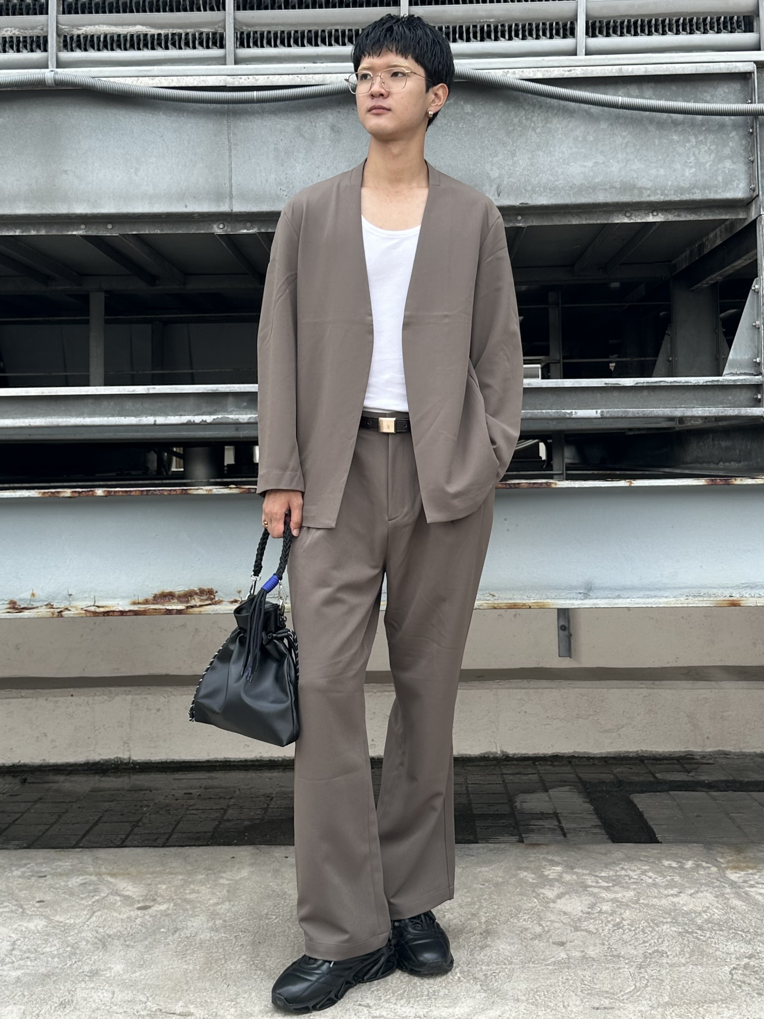 KOHEIさんの「tk.TAKEO KIKUCHI｜【360度ストレッチ】smart shiftシリーズ バレルシルエットパンツ」を使ったコーディネート