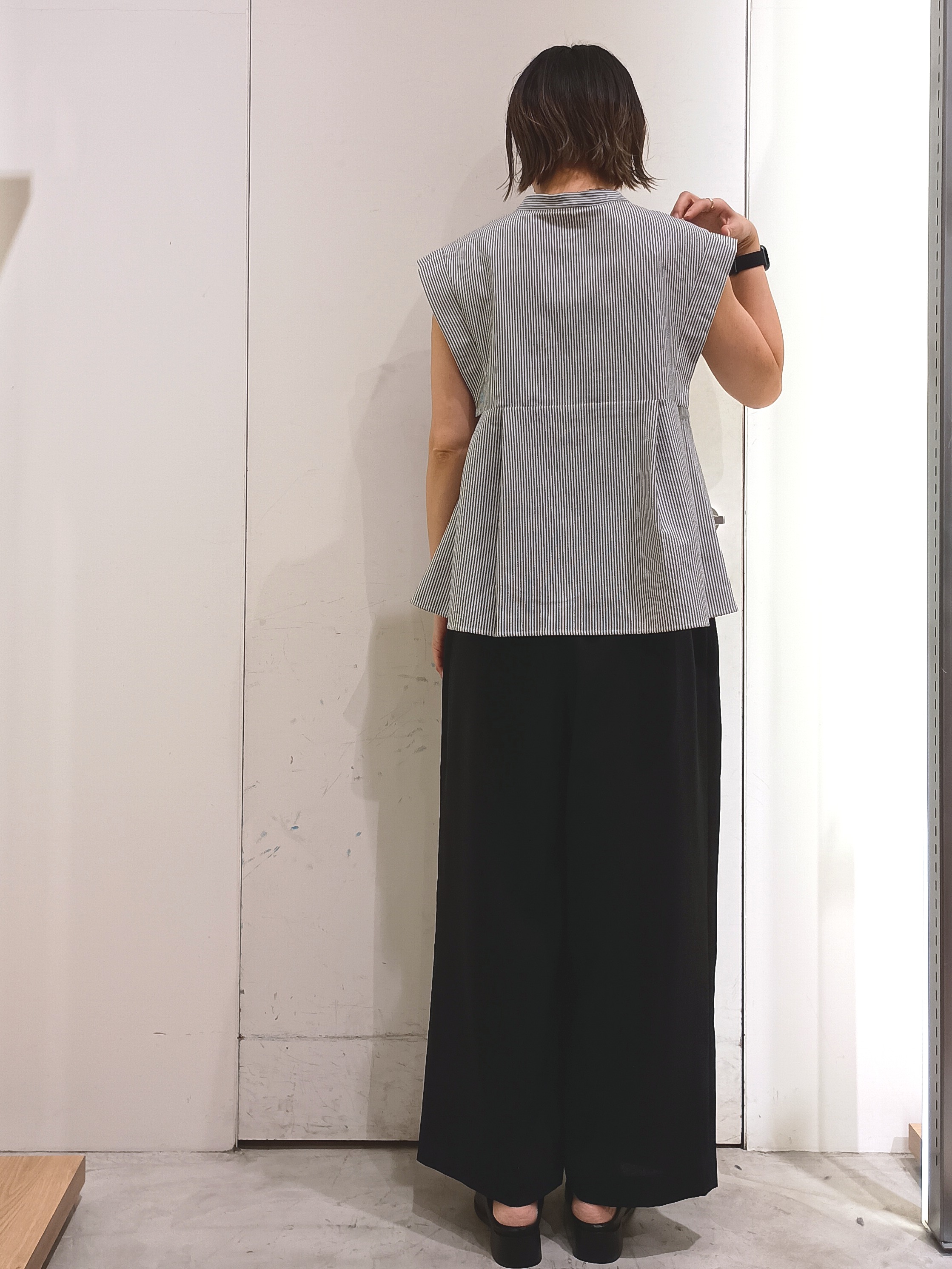 shinkoさんの「OPAQUE.CLIP｜『STORY Web7月掲載』ペプラムブラウス《通気性／吸水速乾／UVケア／防シワ／洗濯機OK》」を使ったコーディネート