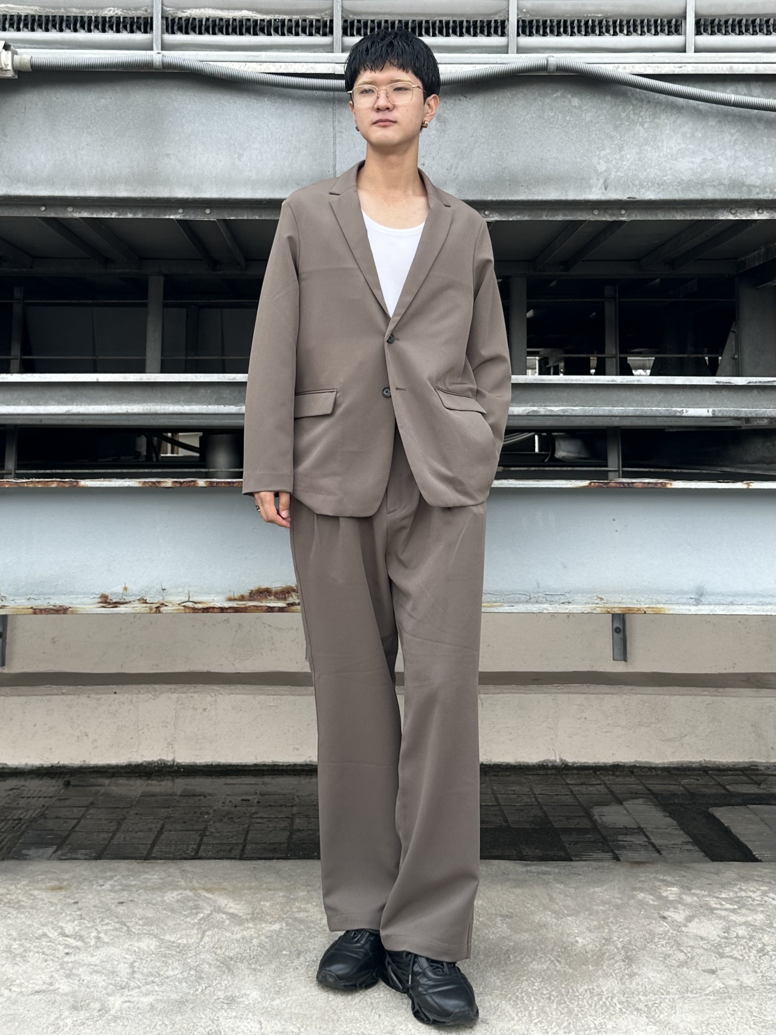 KOHEIさんの「tk.TAKEO KIKUCHI｜【360度ストレッチ】smart shiftシリーズ バレルシルエットパンツ」を使ったコーディネート