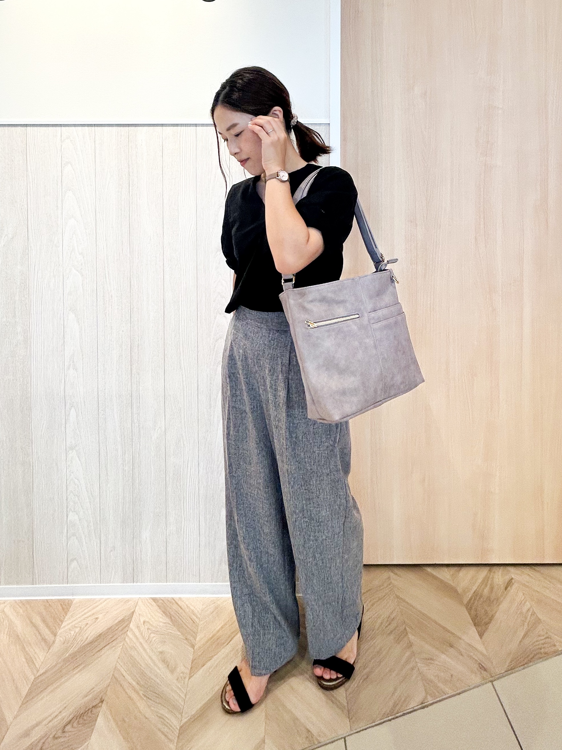 tomoさんの「SHOO･LA･RUE｜【洗濯後しわになりにくい/インせずきまる】お袖のハシゴレースで涼やかに 麻調スキッパーブラウス」を使ったコーディネート