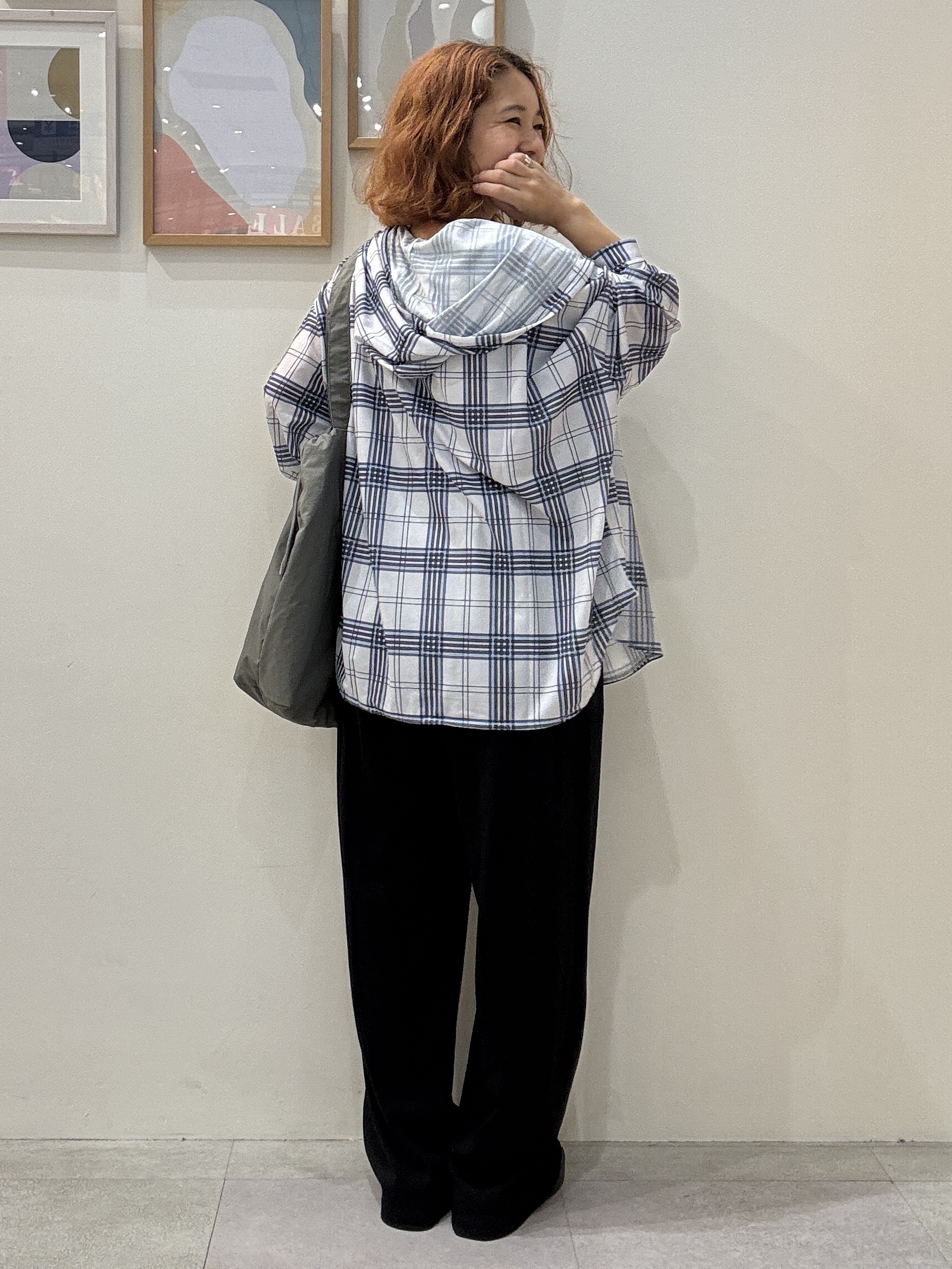 たけぴさんの「SHOO･LA･RUE｜【洗濯機可/体型カバー】程よい透け感の ゆるシルエットシア―シャツ」を使ったコーディネート
