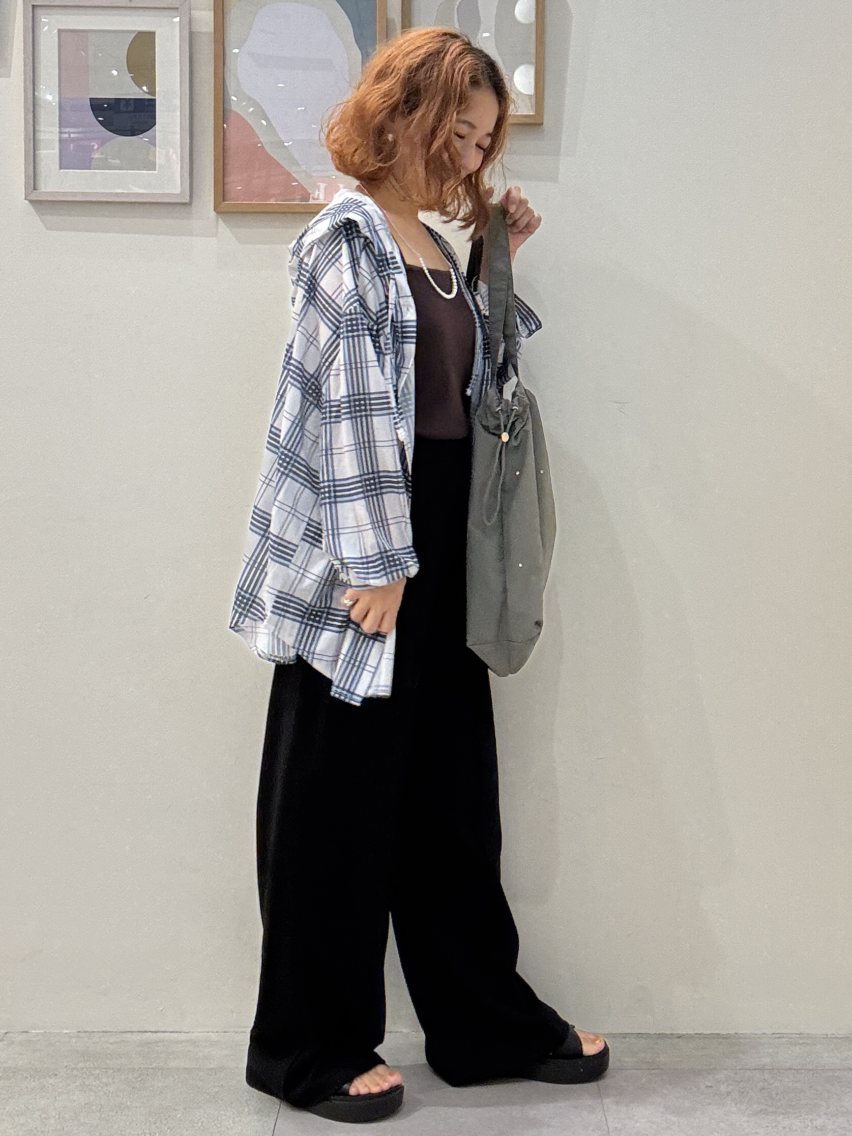たけぴさんの「SHOO･LA･RUE｜【洗濯機可/体型カバー】程よい透け感の ゆるシルエットシア―シャツ」を使ったコーディネート