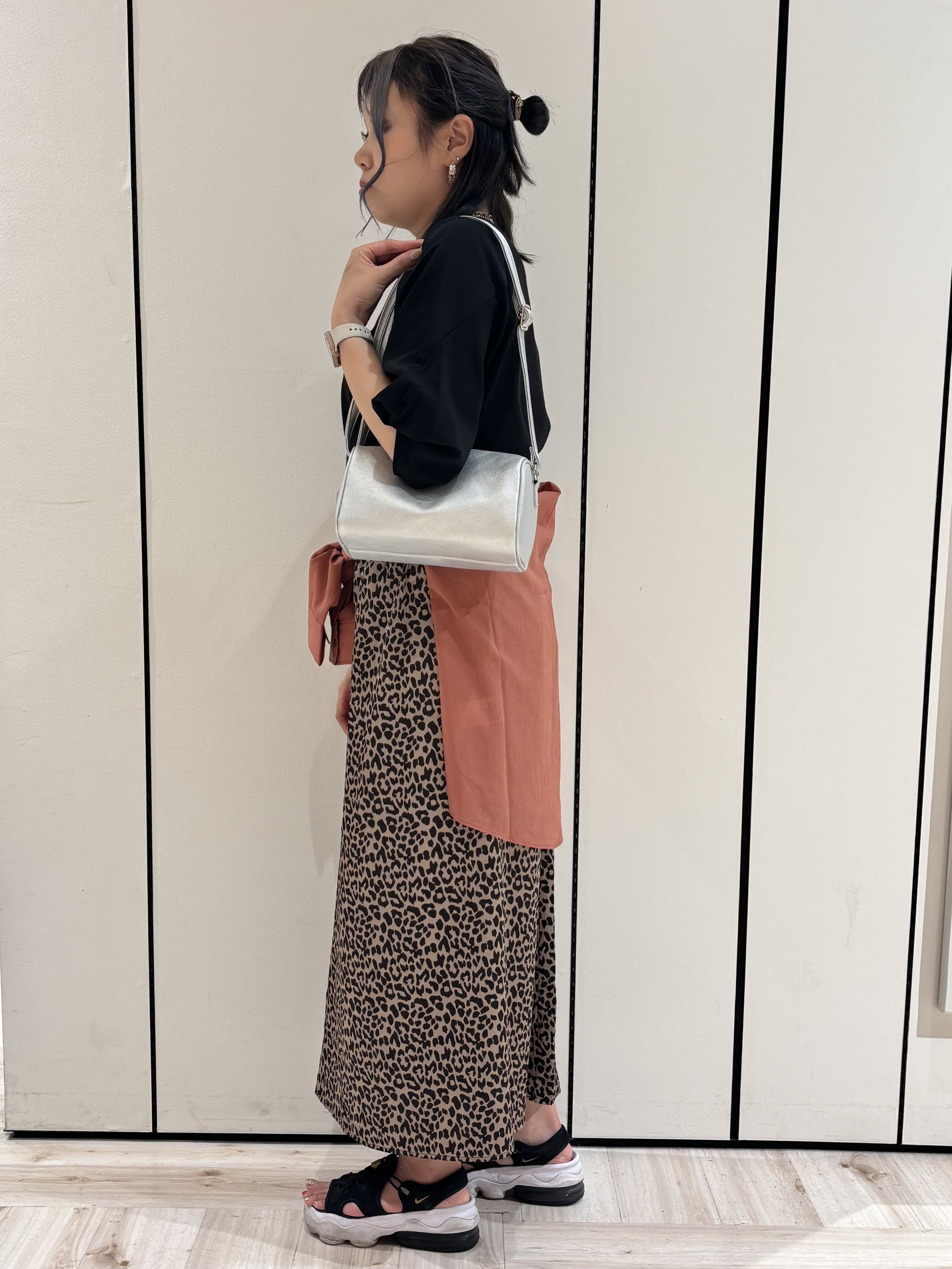 加藤春菜さんの「SHOO･LA･RUE｜ON・OFF大活躍ツイストスリーブトップス」を使ったコーディネート