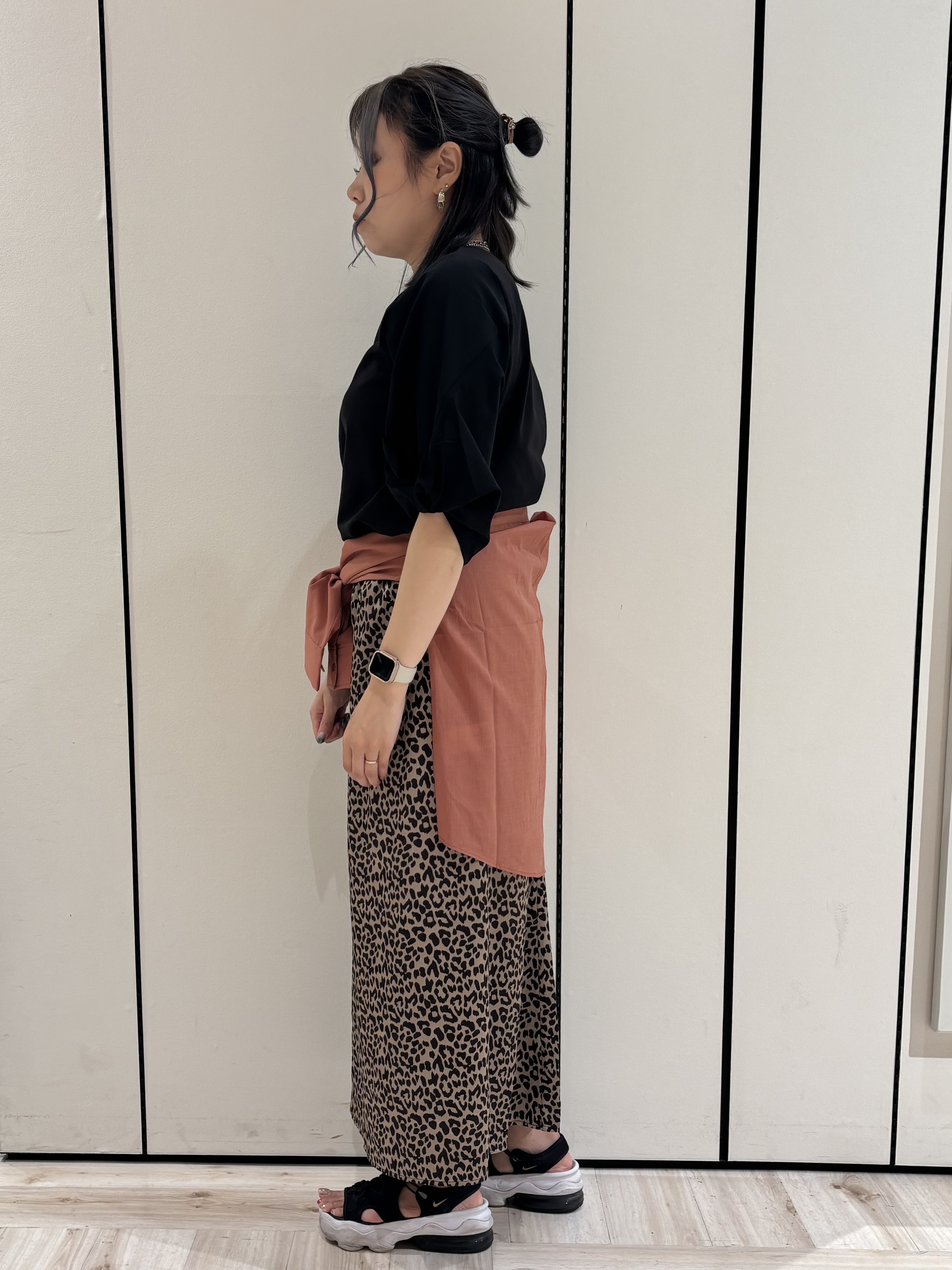 加藤春菜さんの「SHOO･LA･RUE｜ON・OFF大活躍ツイストスリーブトップス」を使ったコーディネート