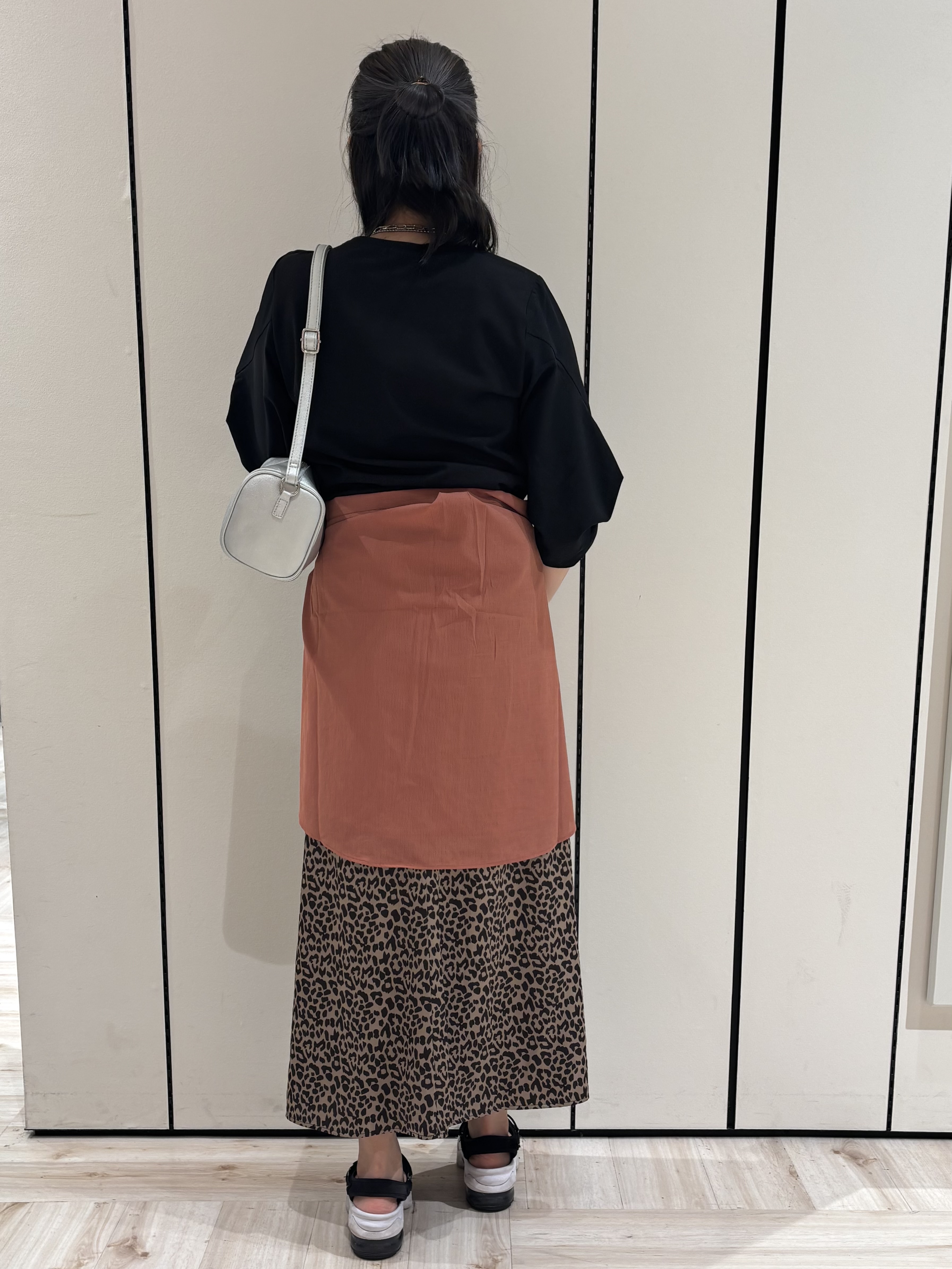 加藤春菜さんの「SHOO･LA･RUE｜ON・OFF大活躍ツイストスリーブトップス」を使ったコーディネート