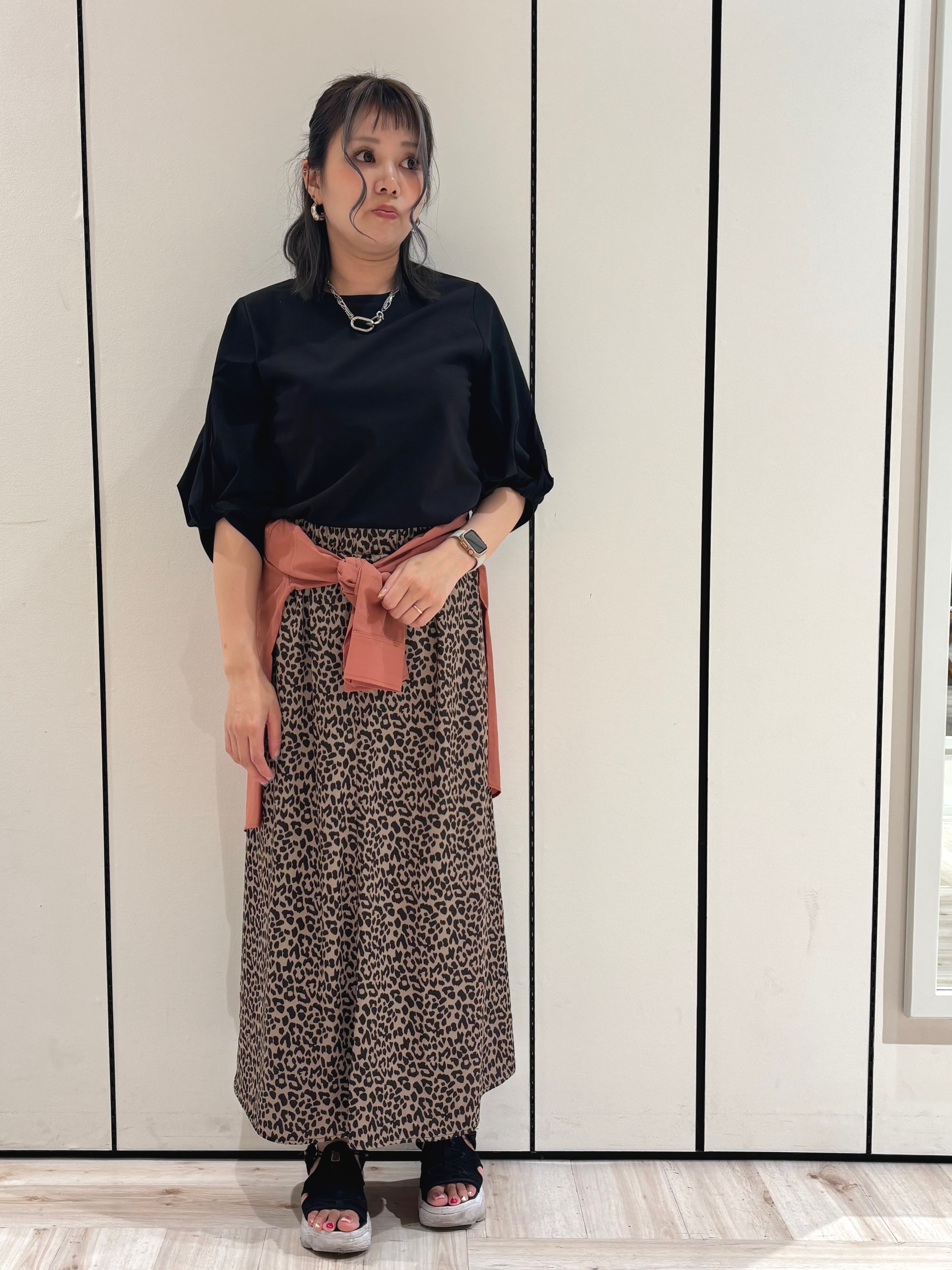 加藤春菜さんの「SHOO･LA･RUE｜ON・OFF大活躍ツイストスリーブトップス」を使ったコーディネート