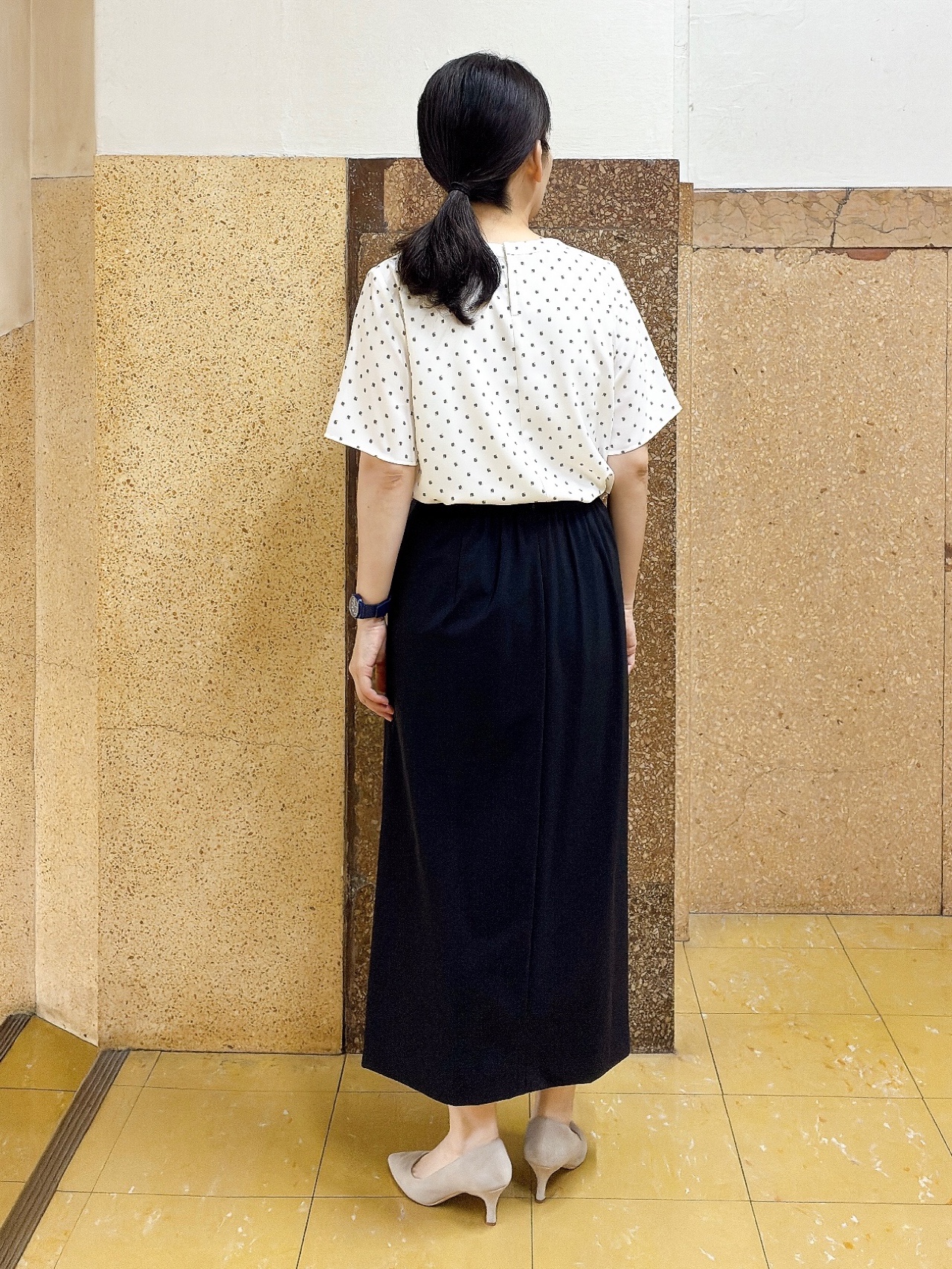 hattoriさんの「INDIVI｜【接触冷感／UVケア】ボウタイ風 幾何学柄ブラウス」を使ったコーディネート