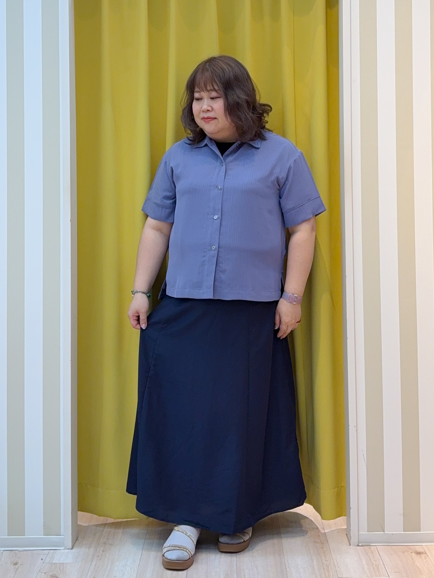 kotoさんさんの「SHOO･LA･RUE｜【通気性〇/ひんやり/S-LL】洗濯後しわになりにくい とろみストライプシャツ」を使ったコーディネート