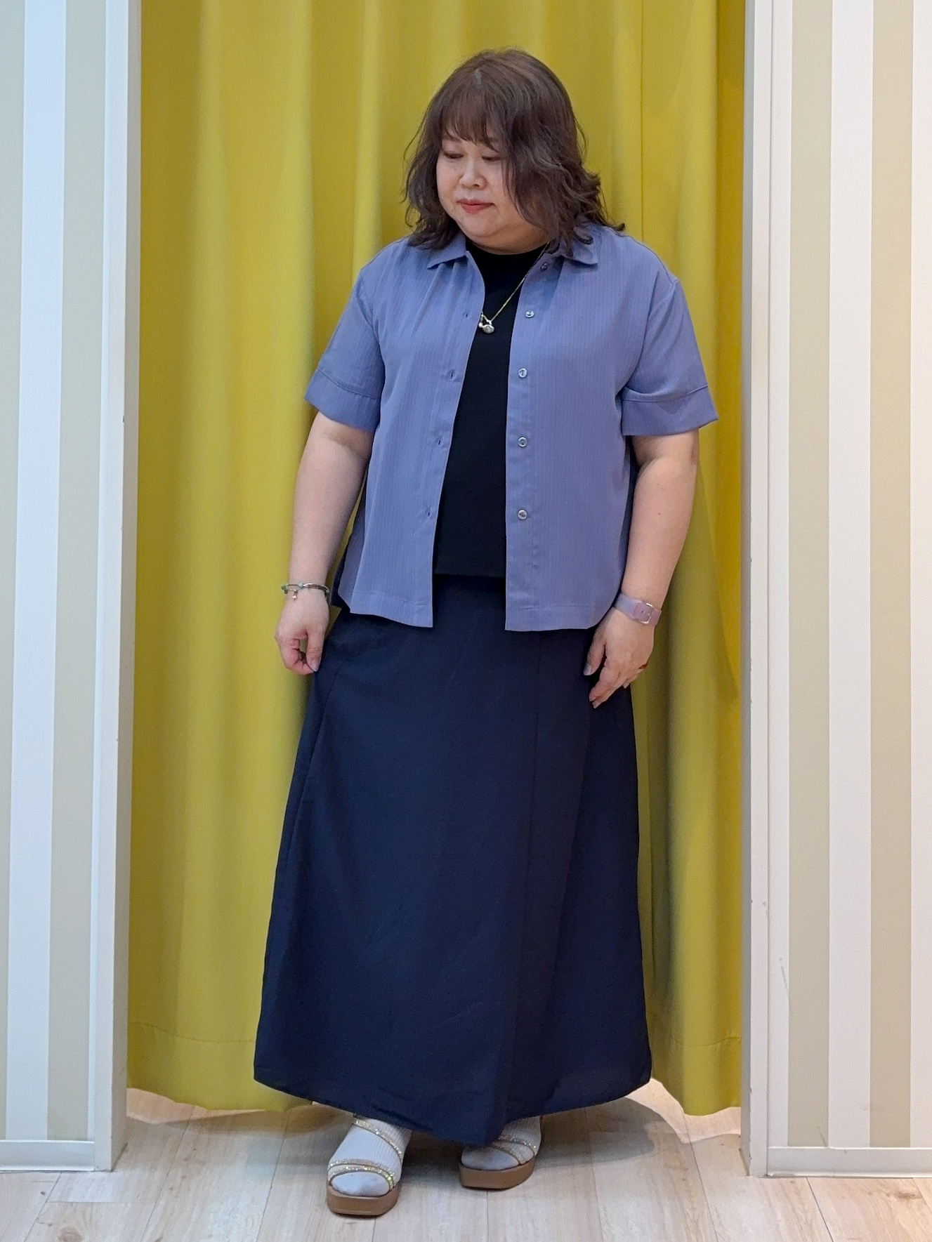 kotoさんさんの「SHOO･LA･RUE｜【通気性〇/ひんやり/S-LL】洗濯後しわになりにくい とろみストライプシャツ」を使ったコーディネート