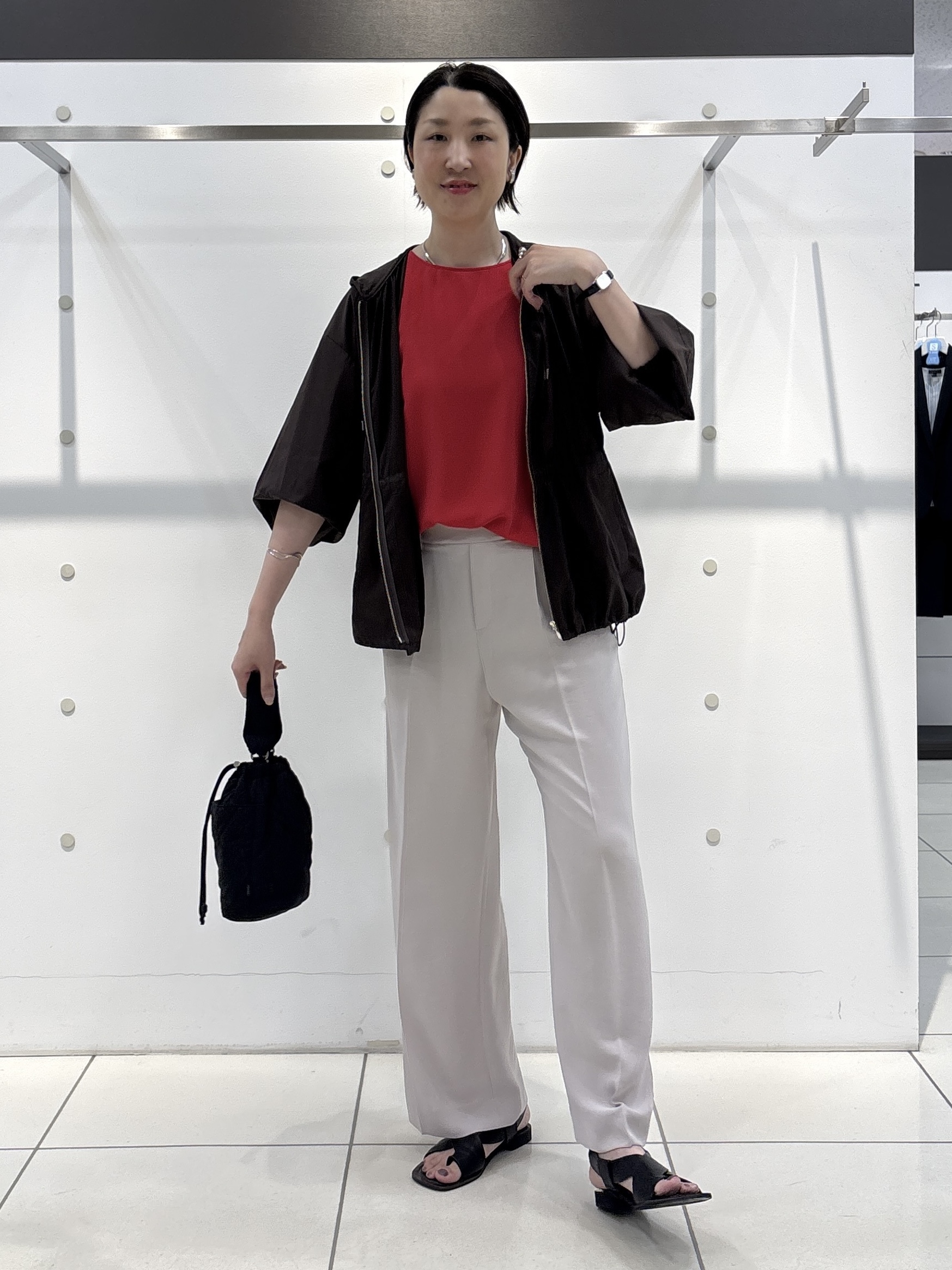 yuriさんの「INDIVI｜【UVケア／接触冷感】ジョーゼットドルマンブラウス」を使ったコーディネート