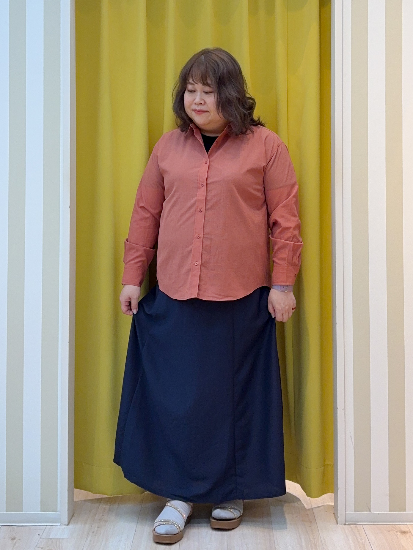 kotoさんさんの「SHOO･LA･RUE｜【通気性〇/S-LL/洗濯機可】大人のきちんとベーシックシャツ」を使ったコーディネート