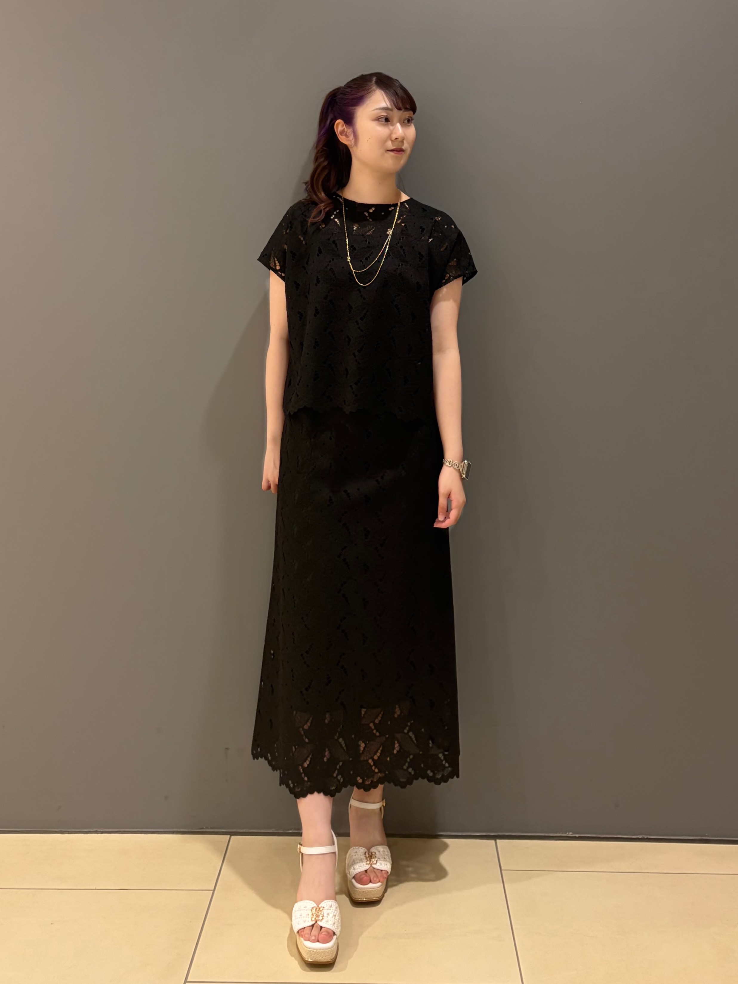 miさんの「UNTITLED｜【セットアップ可/品のある透け感】リーフレースブラウス」を使ったコーディネート