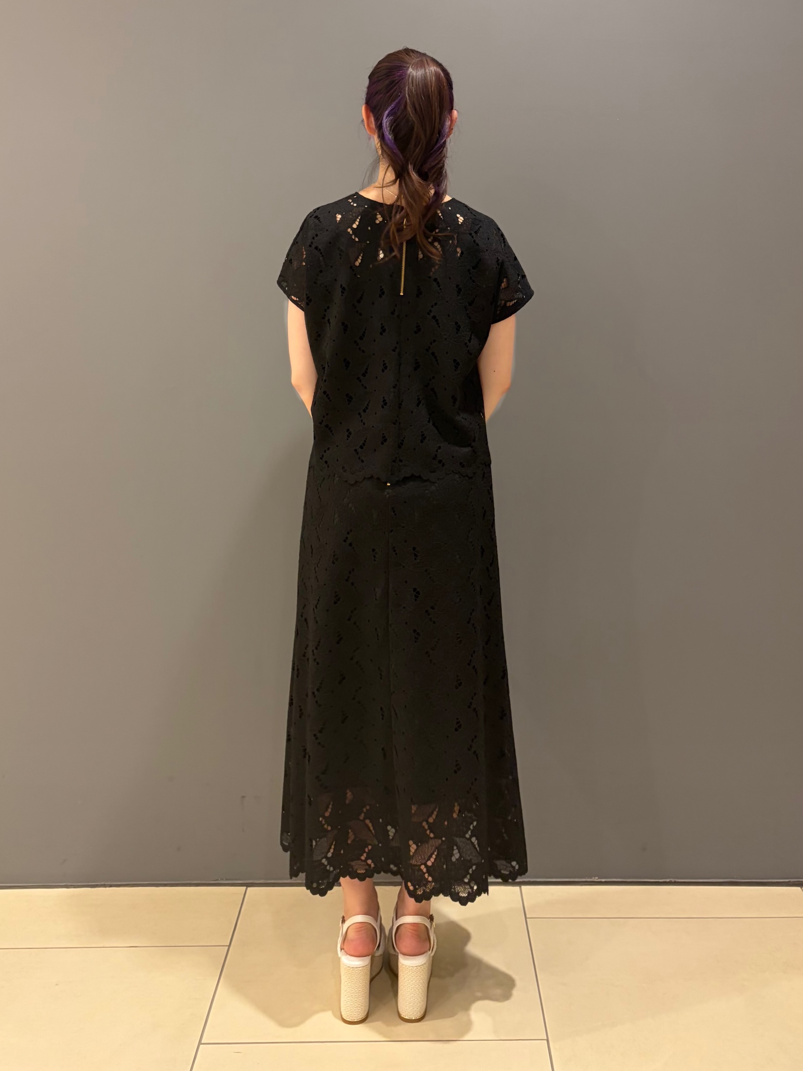 miさんの「UNTITLED｜【セットアップ可/品のある透け感】リーフレースブラウス」を使ったコーディネート