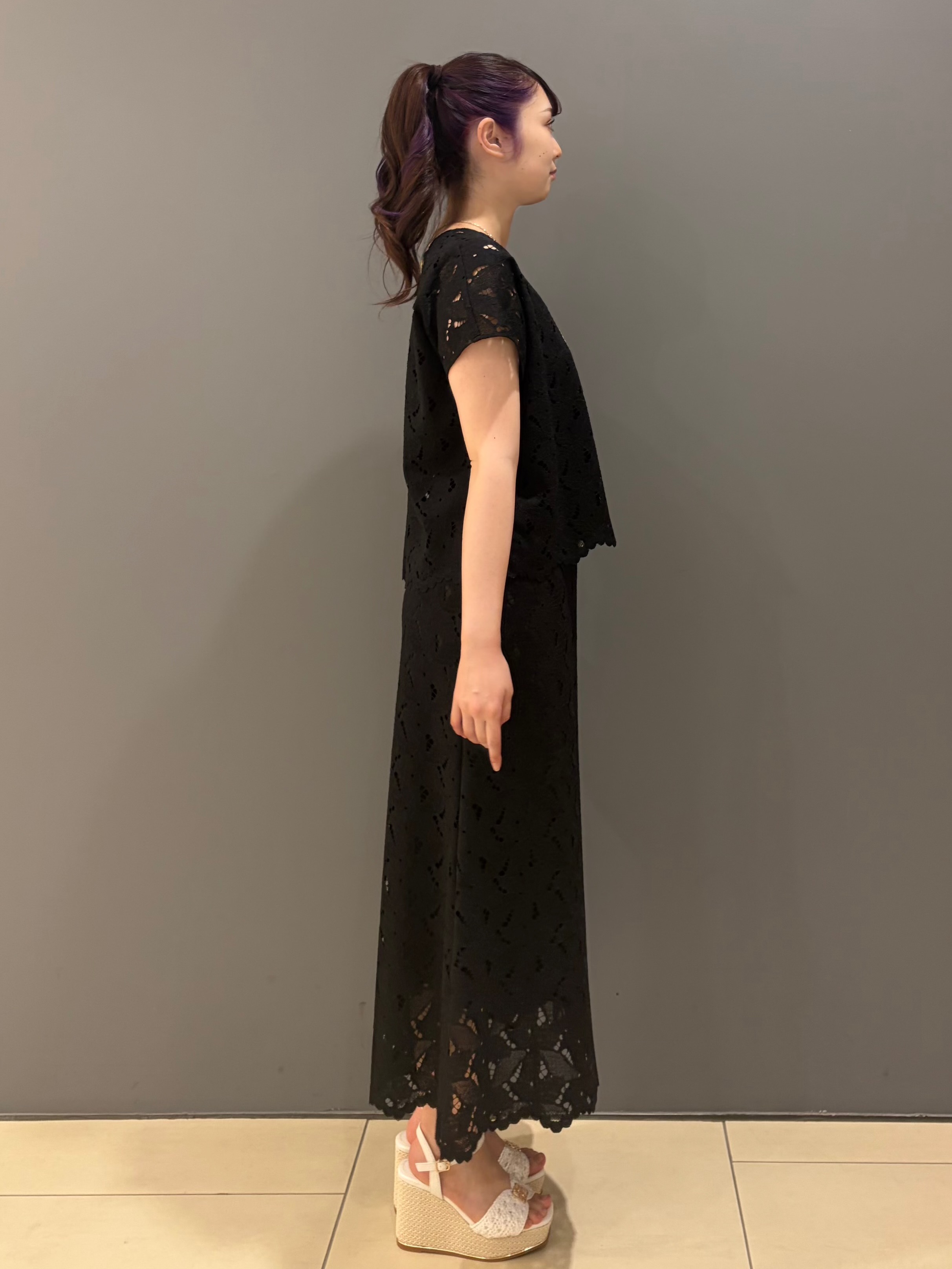 miさんの「UNTITLED｜【セットアップ可/品のある透け感】リーフレースブラウス」を使ったコーディネート