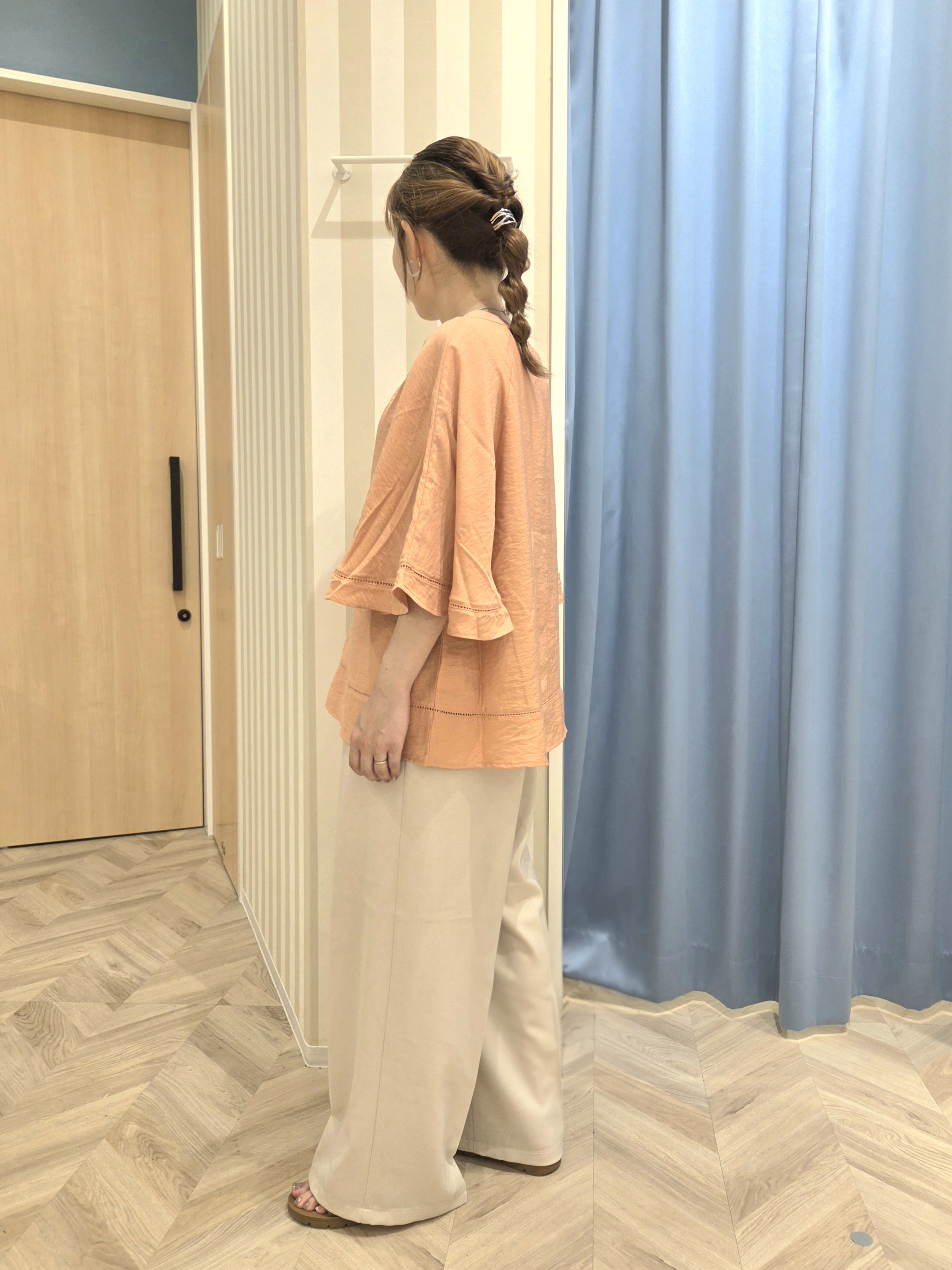 Ikumiさんの「SHOO･LA･RUE｜【ひんやり/S-LL/体型カバー】はしごレースが魅力な スラブポンチョ風ブラウス」を使ったコーディネート
