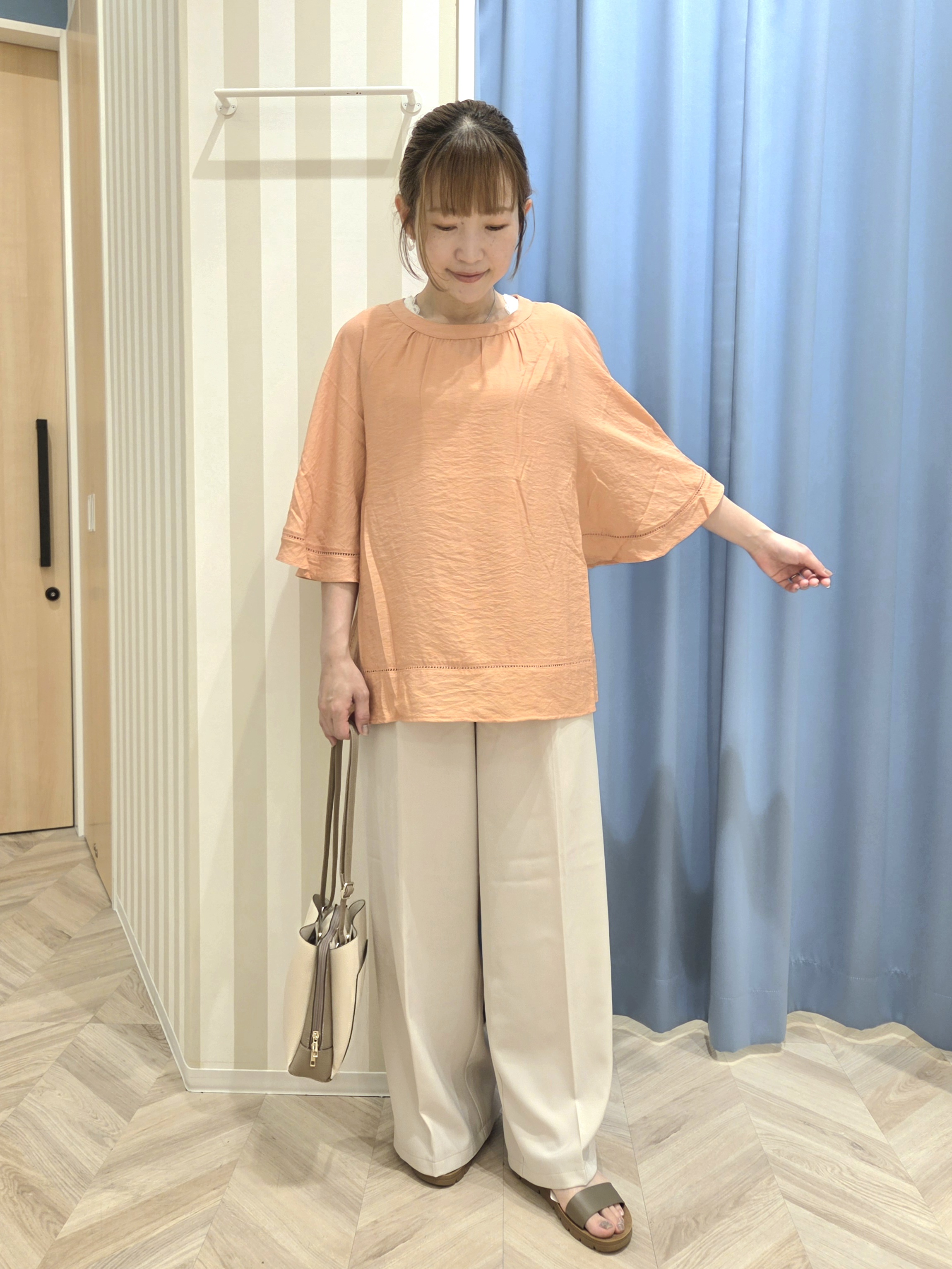 Ikumiさんの「SHOO･LA･RUE｜【ひんやり/S-LL/体型カバー】はしごレースが魅力な スラブポンチョ風ブラウス」を使ったコーディネート